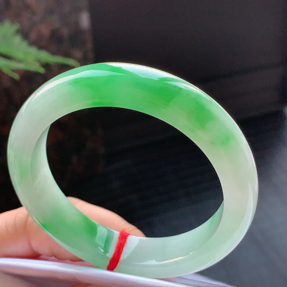 正圈冰阳绿 无瑕 尺寸:54.5/12.9/8.6 色阳