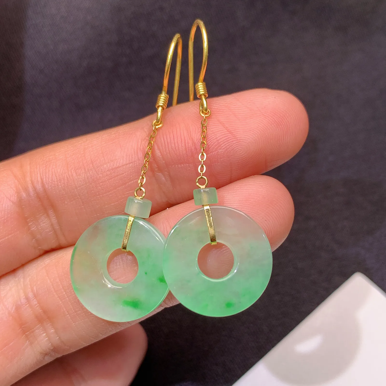 18k金镶嵌飘绿平安环耳坠 玉质细腻 清新 搭配小路路通 尺寸15*2