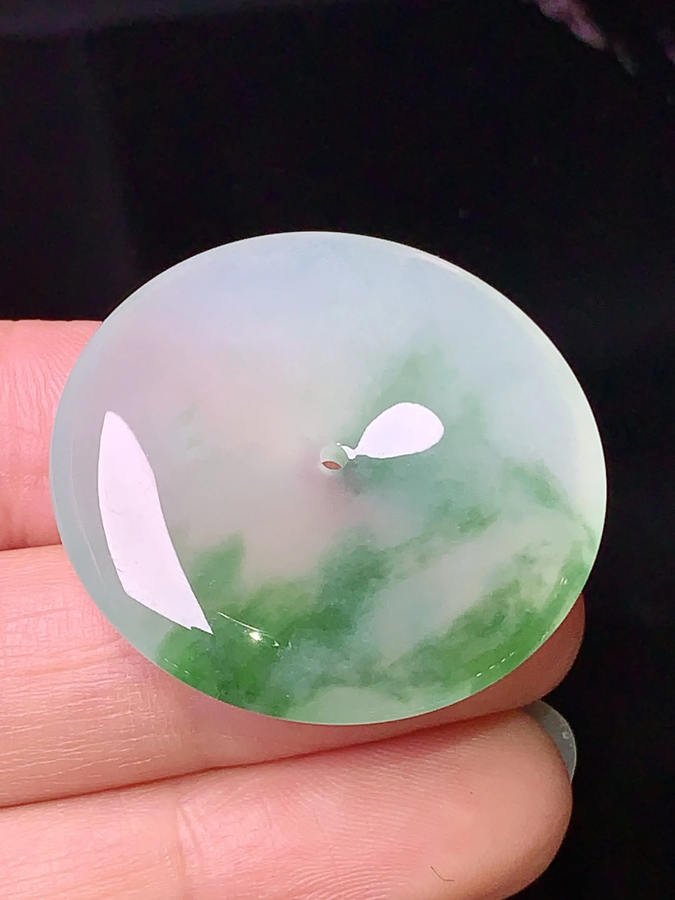 飘绿平安扣吊坠 玉质细腻 色泽清新艳丽 整体尺寸32.5*6