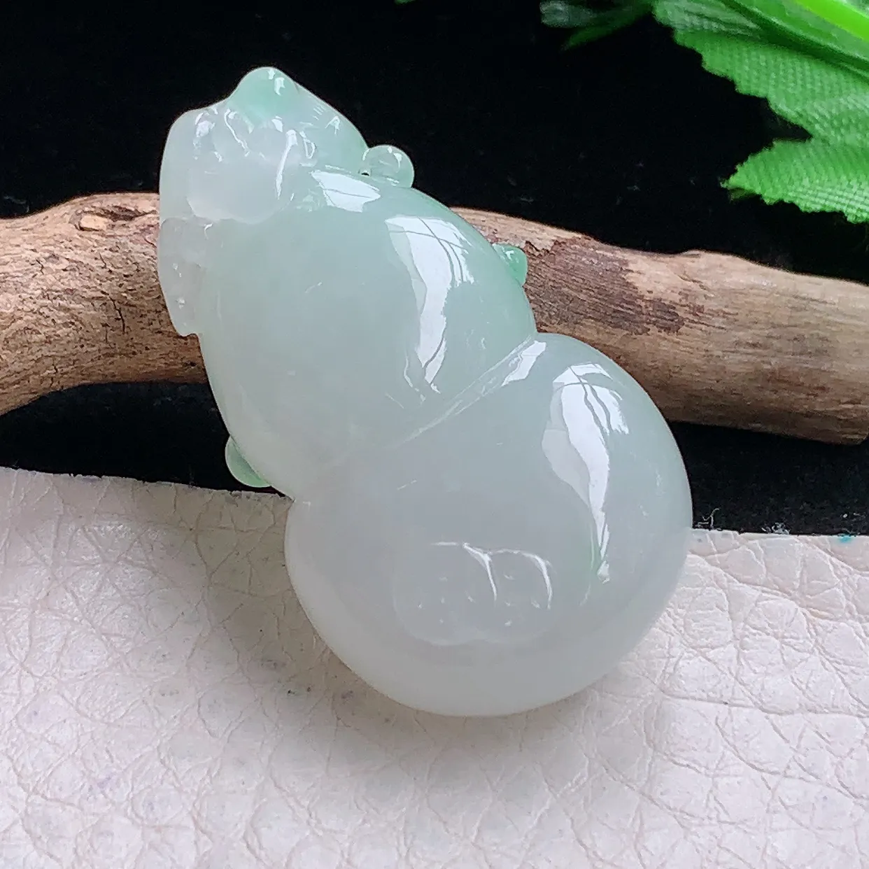 lz自然光37*21.8*10.7天然缅甸翡翠冰飘绿饱满葫芦玉吊坠 玉挂件