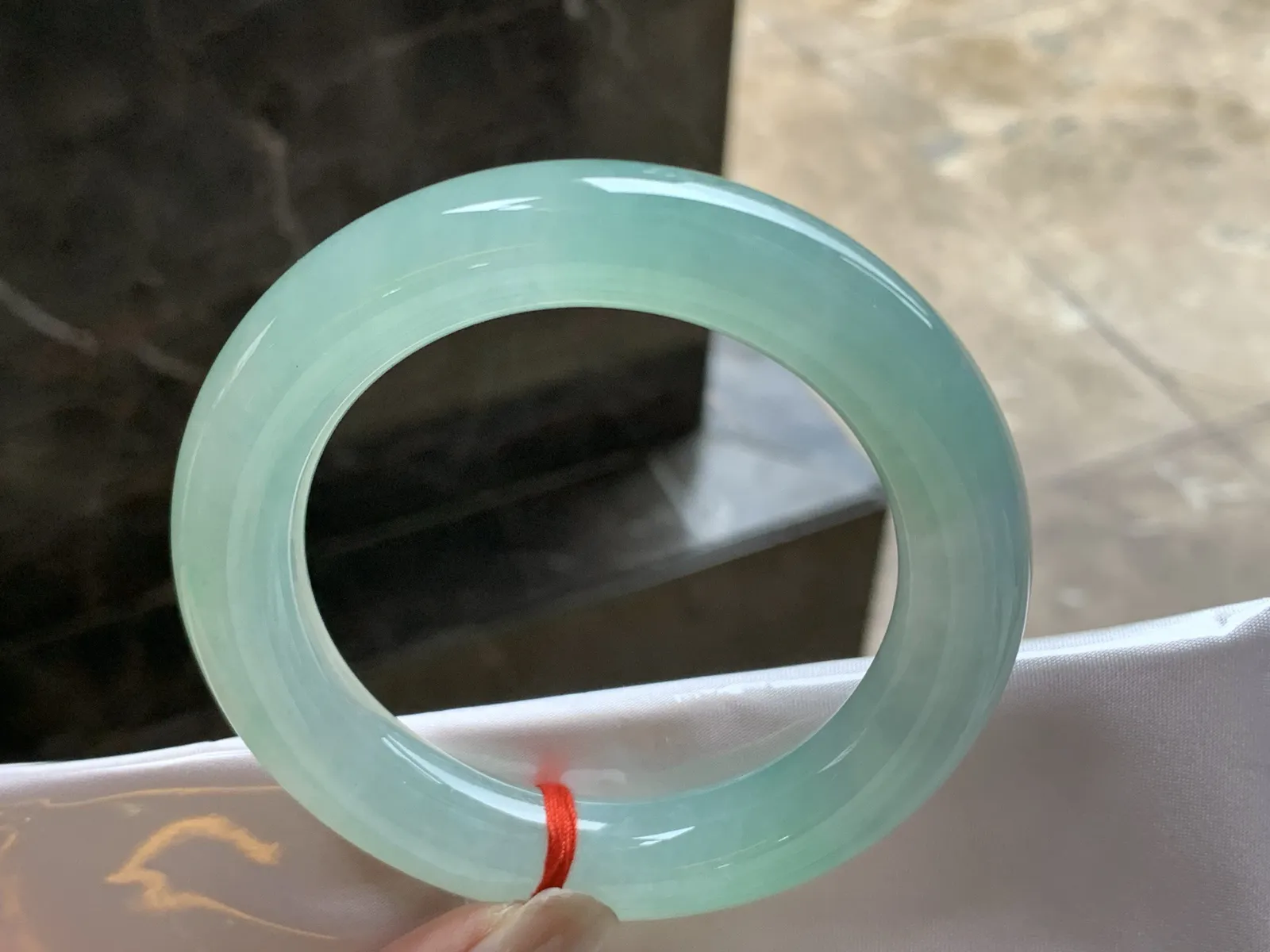 56-12

冰晴绿圆条手镯^_^冰透