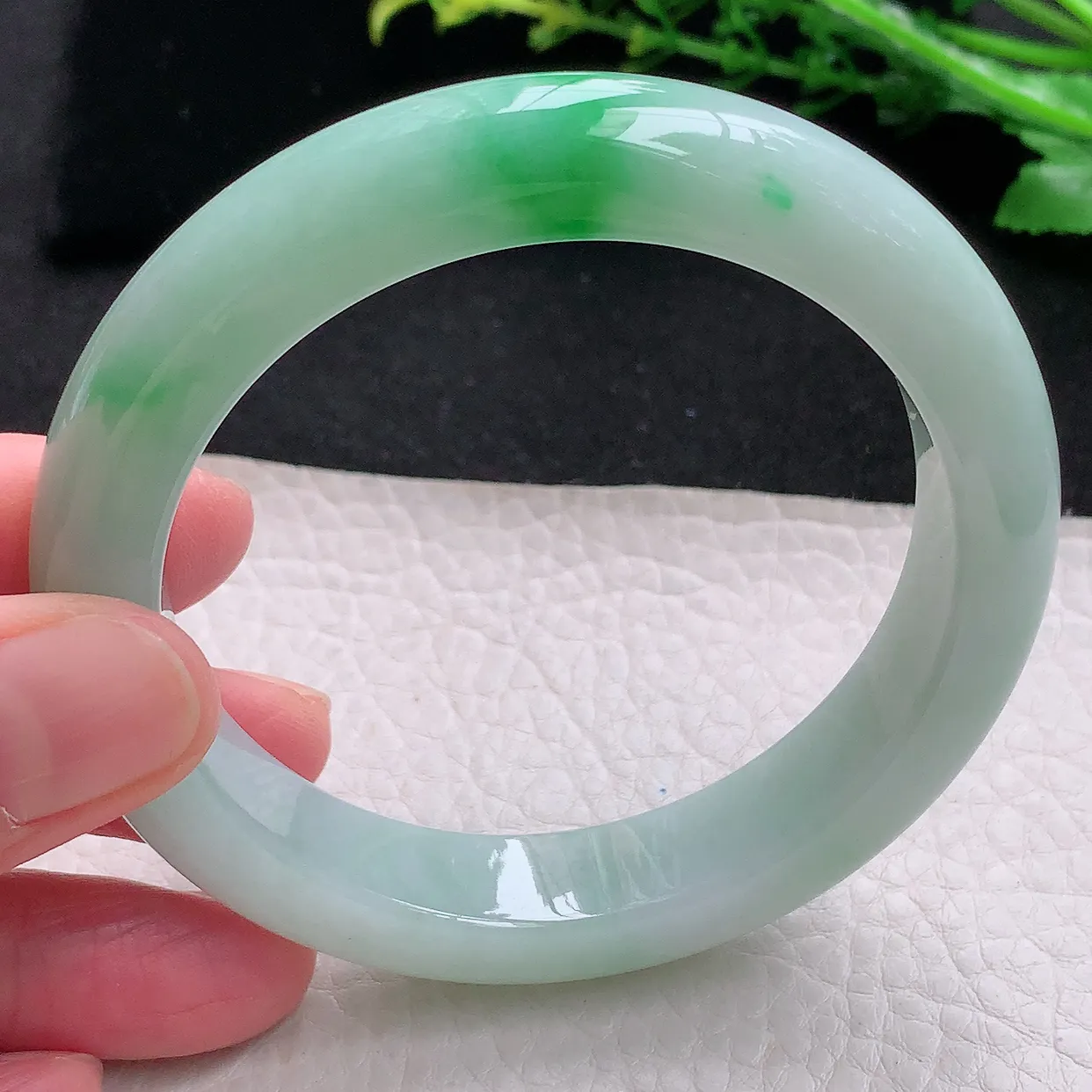 hy自然光58*12.6*9.3平安镯天然缅甸翡翠飘阳绿厚装正圈宽边玉镯子