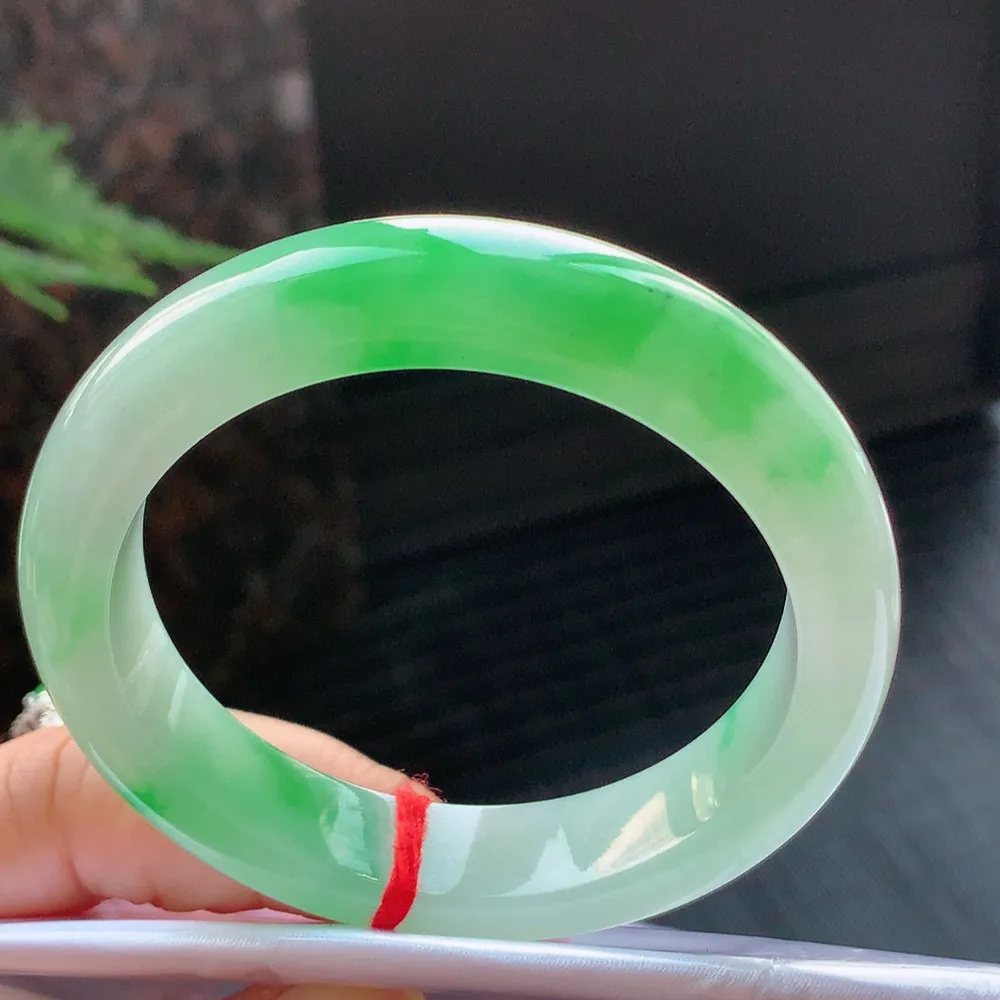 正圈冰阳绿 无瑕 尺寸:54.5/12.9/8.6 色阳