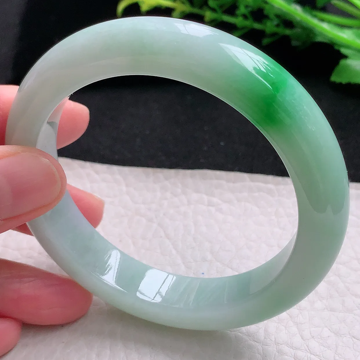 hy自然光58*12.6*9.3平安镯天然缅甸翡翠飘阳绿厚装正圈宽边玉镯子