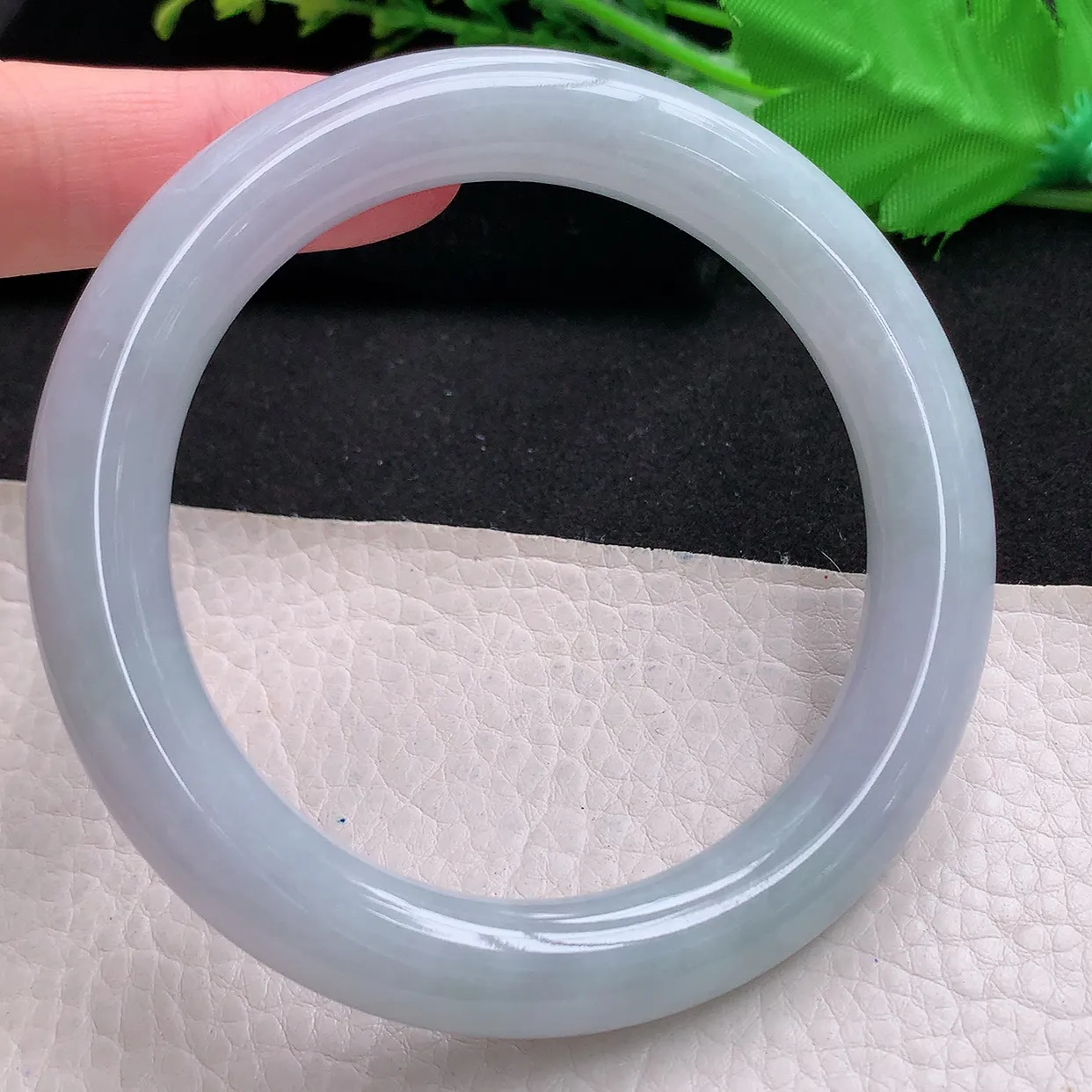 hh大圈口62*11.2*11.2美人镯 天然缅甸翡翠白月光大气圆条玉镯子