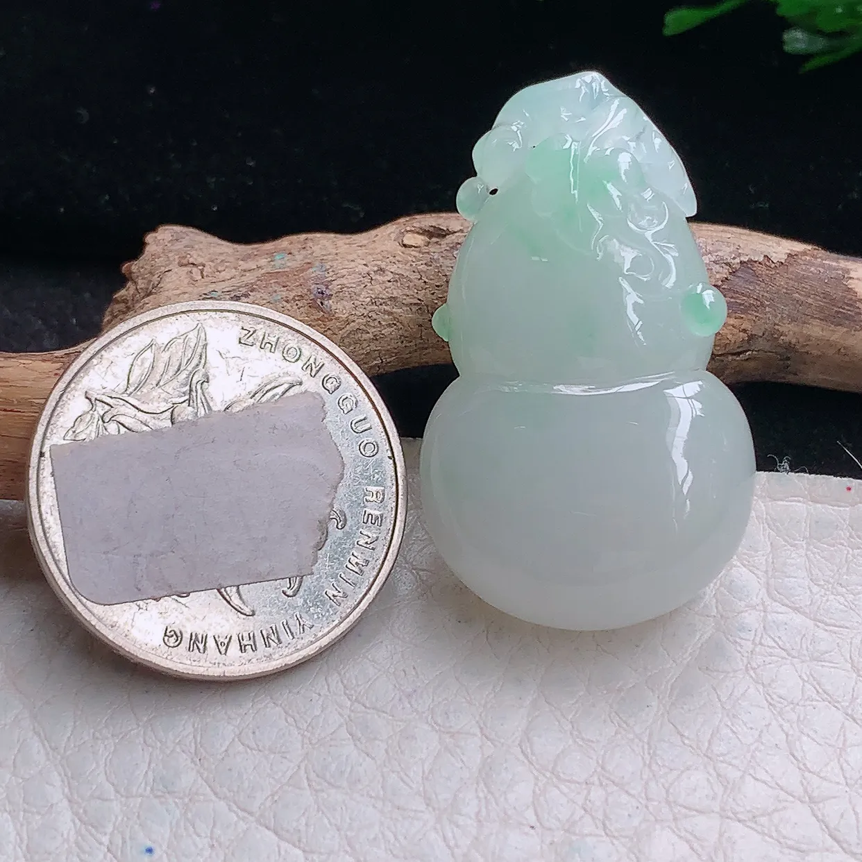 lz自然光37*21.8*10.7天然缅甸翡翠冰飘绿饱满葫芦玉吊坠 玉挂件