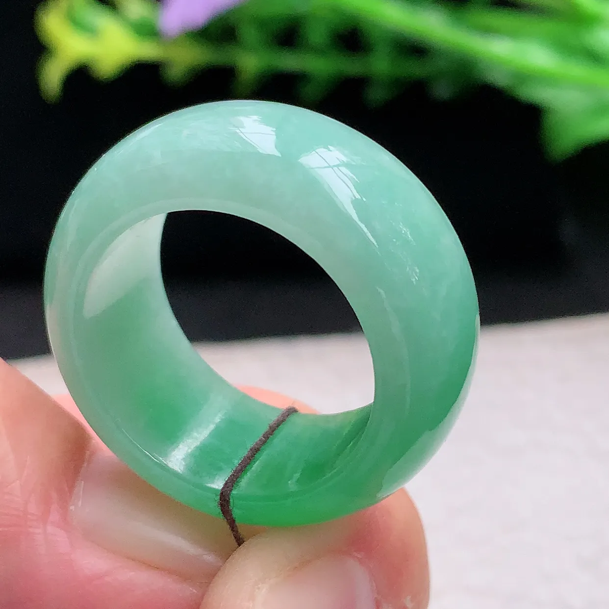 zzx自然光22.8*12*5轮胎指环 天然缅甸翡翠a 货22.8mm内径半山水招财扳指