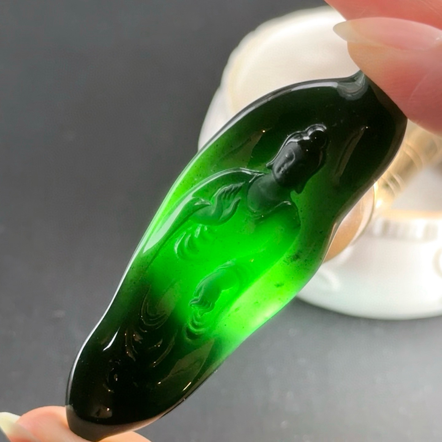 精品墨翠大日如来 种好色正 黑度极好 打灯通透 油性十足 尺寸65.5