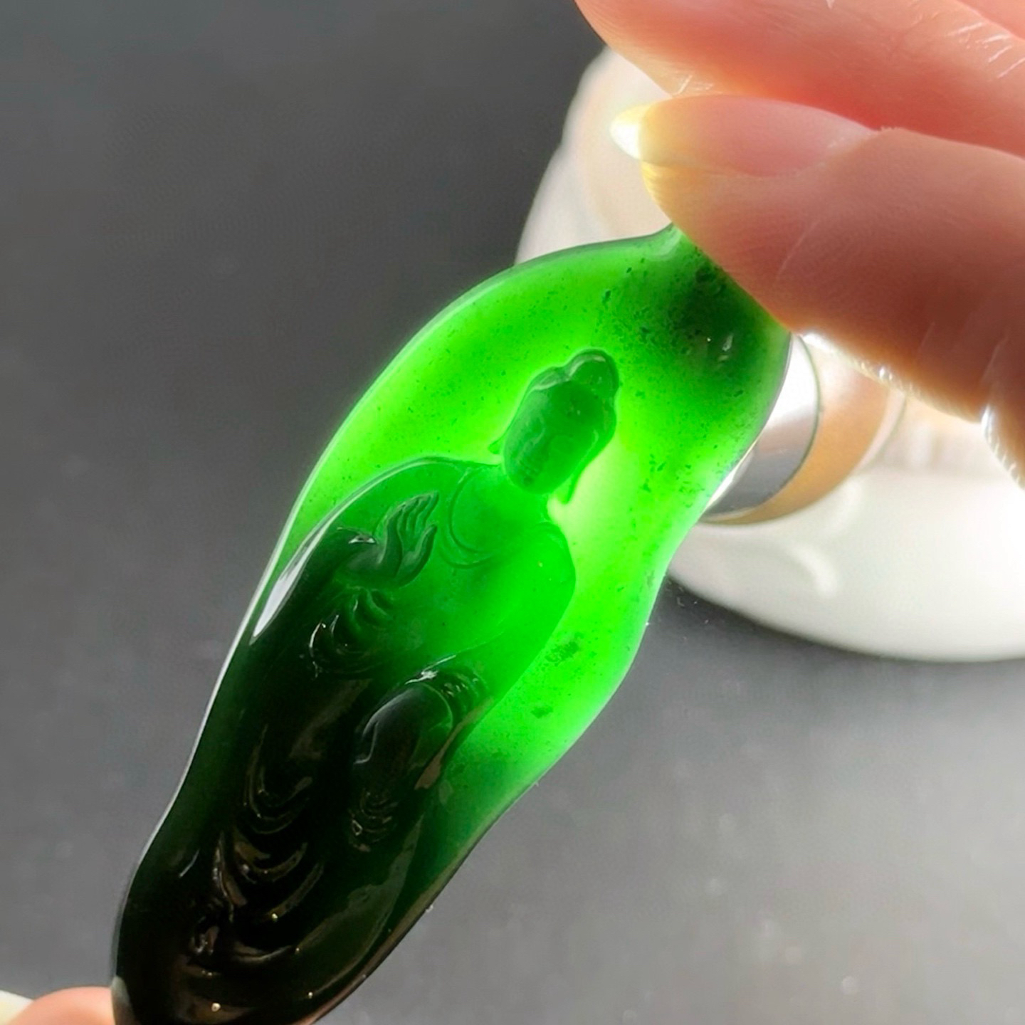 精品墨翠大日如来 种好色正 黑度极好 打灯通透 油性十足 尺寸65.5