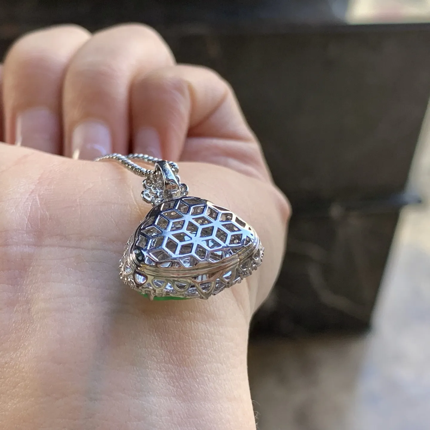 金钻镶嵌飘绿佛公^_^玉质温润