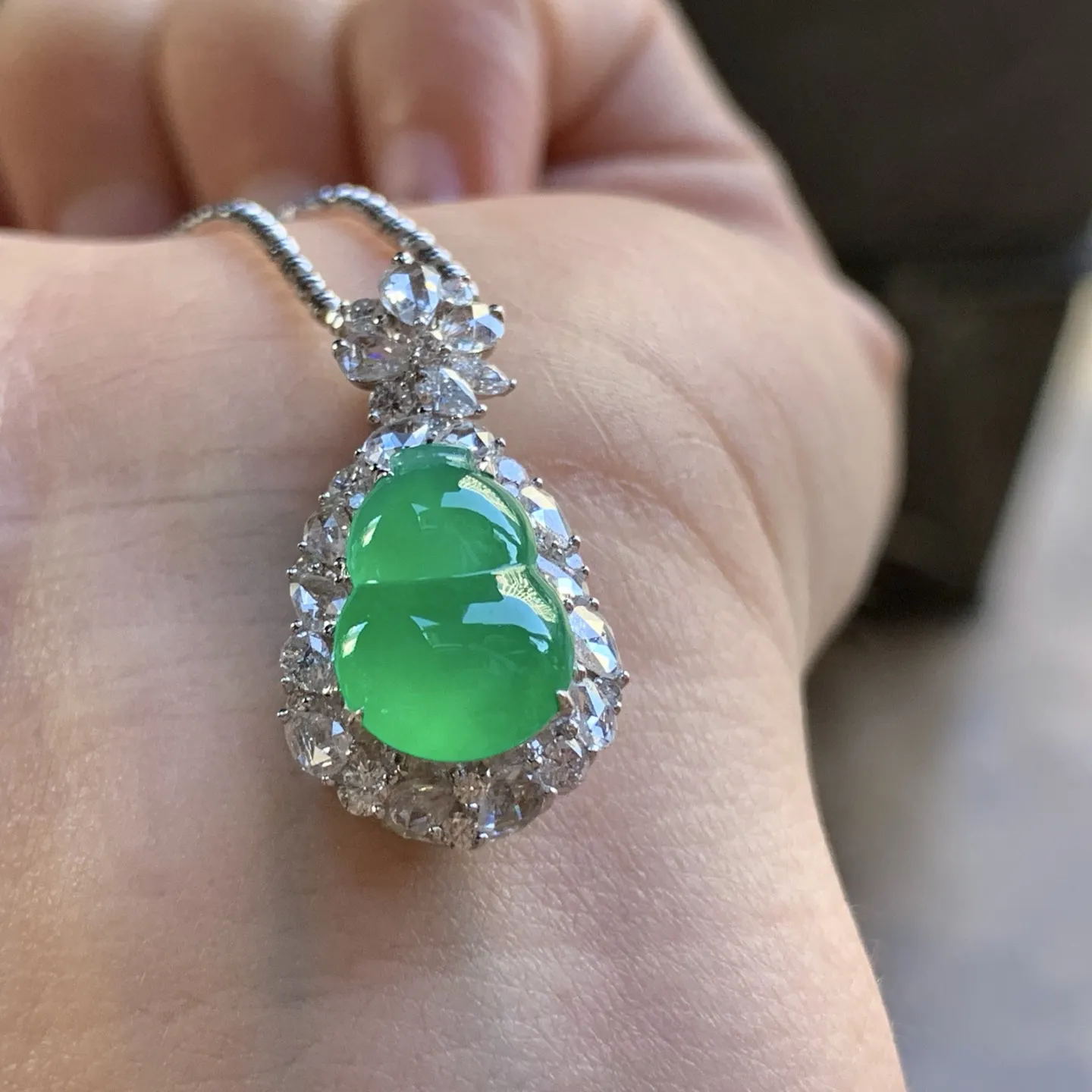 金钻镶嵌冰绿葫芦吊坠^_^种色冰透 色阳