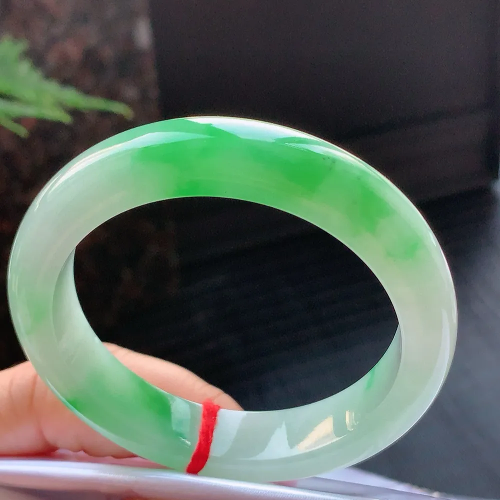 正圈冰阳绿 无瑕 尺寸:54.5/12.9/8.6 色阳