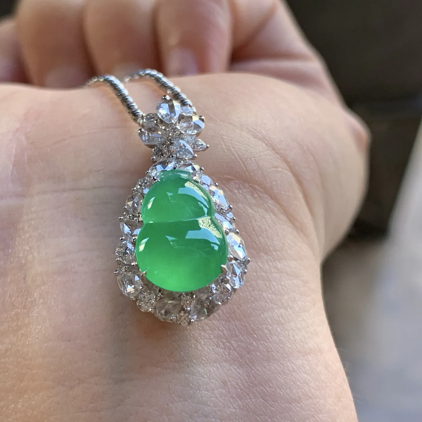 金钻镶嵌冰绿葫芦吊坠^_^种色冰透 色阳