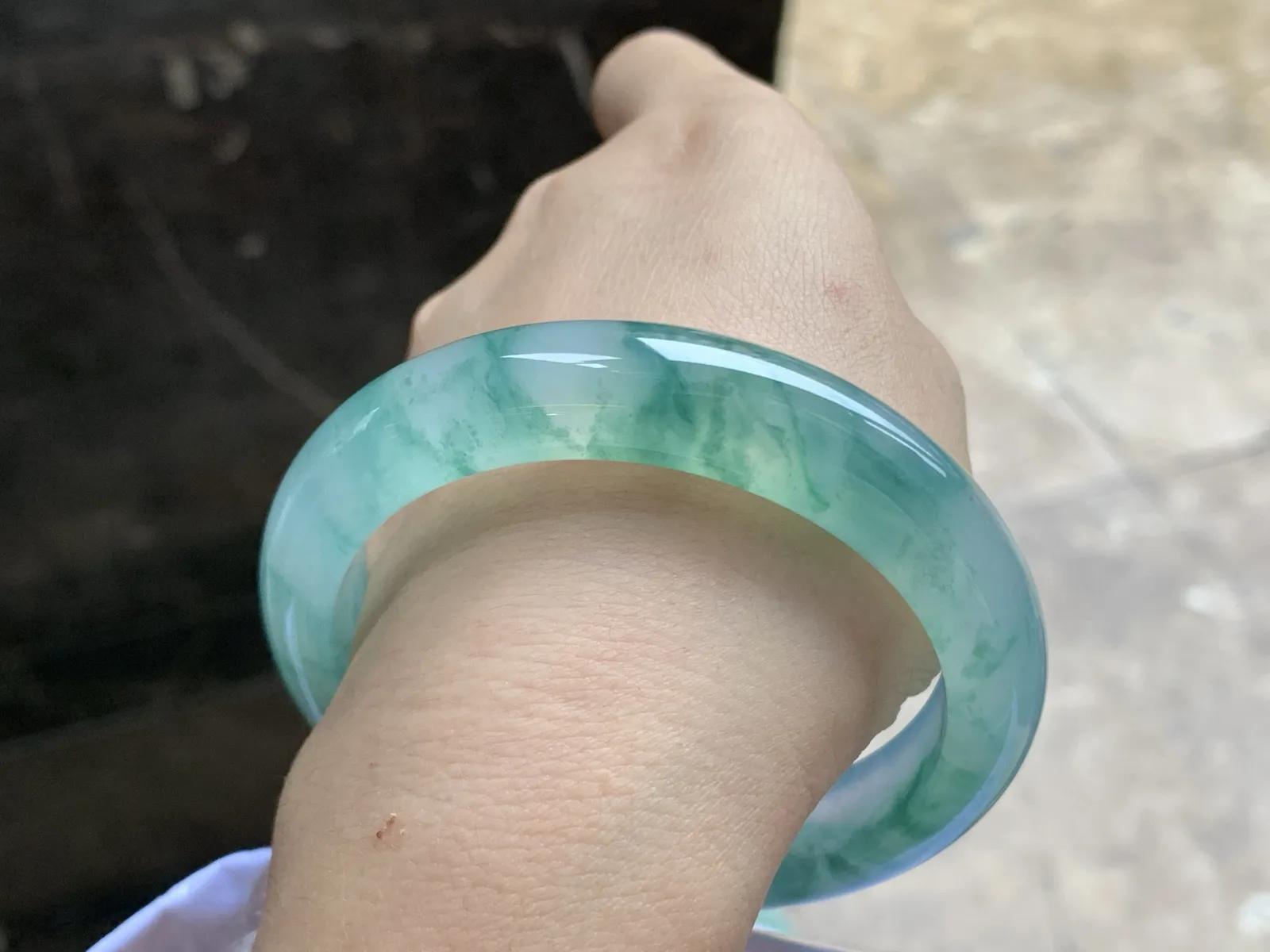 58-12.8-8.9

冰种飘花手镯^_^种水足 飘花灵韵