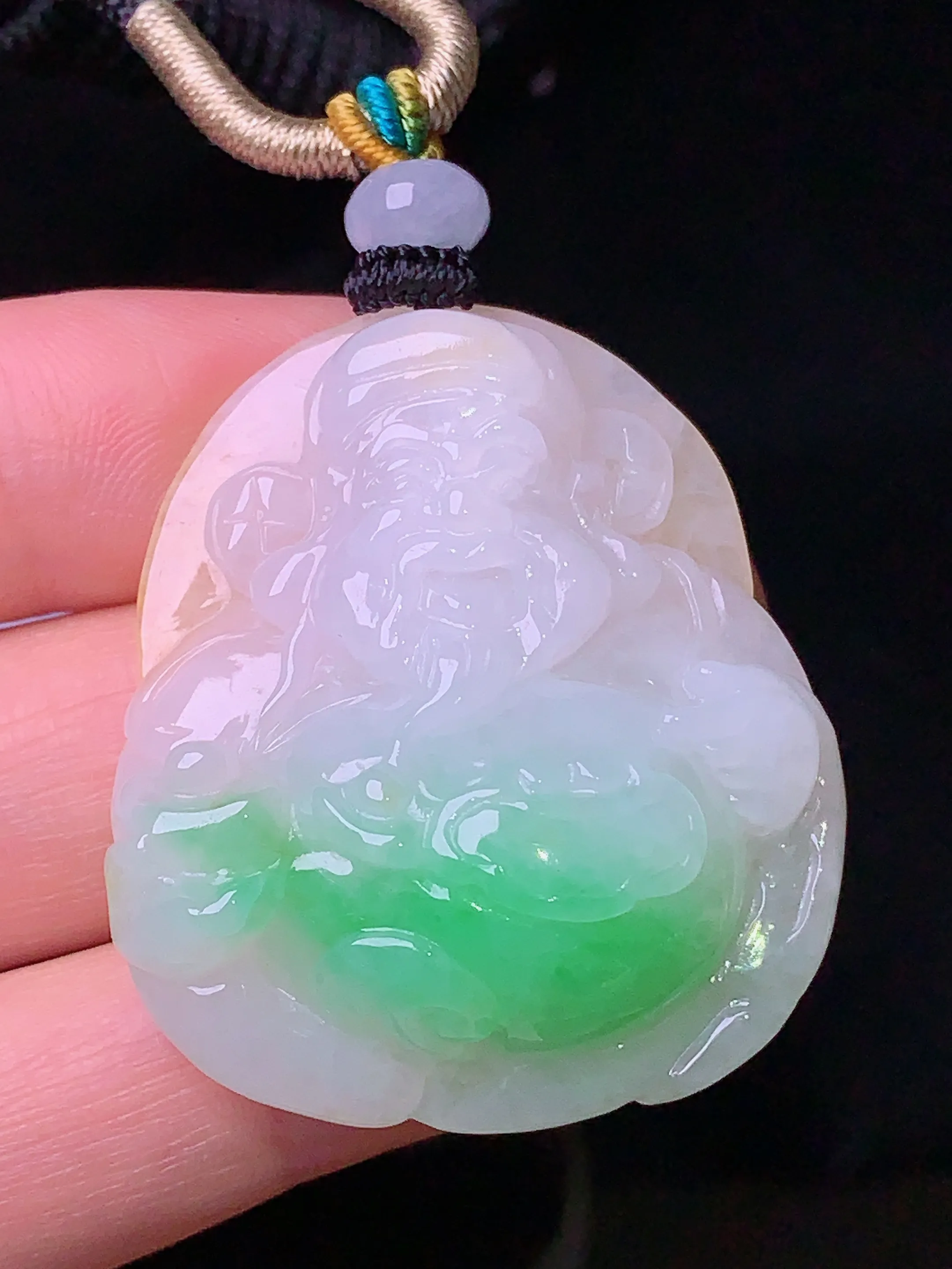 飘绿财神吊坠 玉质细腻 色泽清新艳丽 整体尺寸38*32.8*12.2