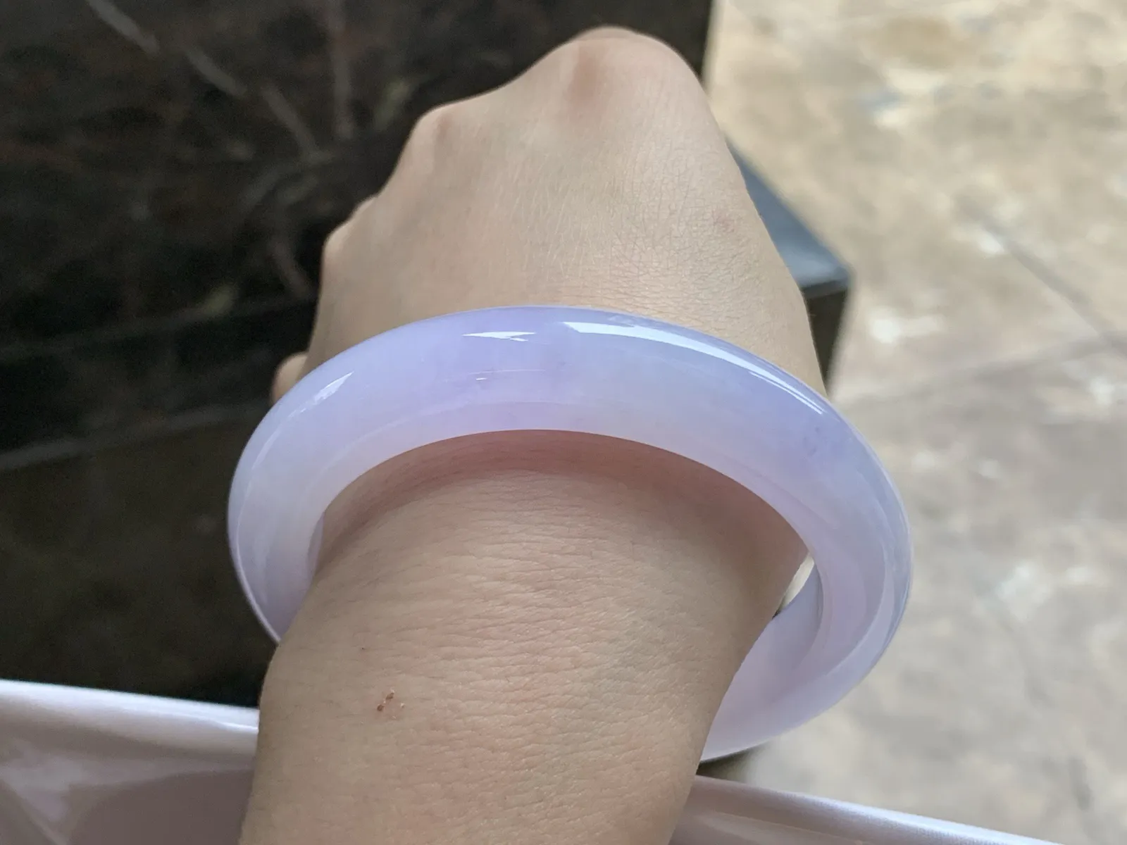 55.5-11.5-9.8

紫罗兰手镯^_^玉质温润