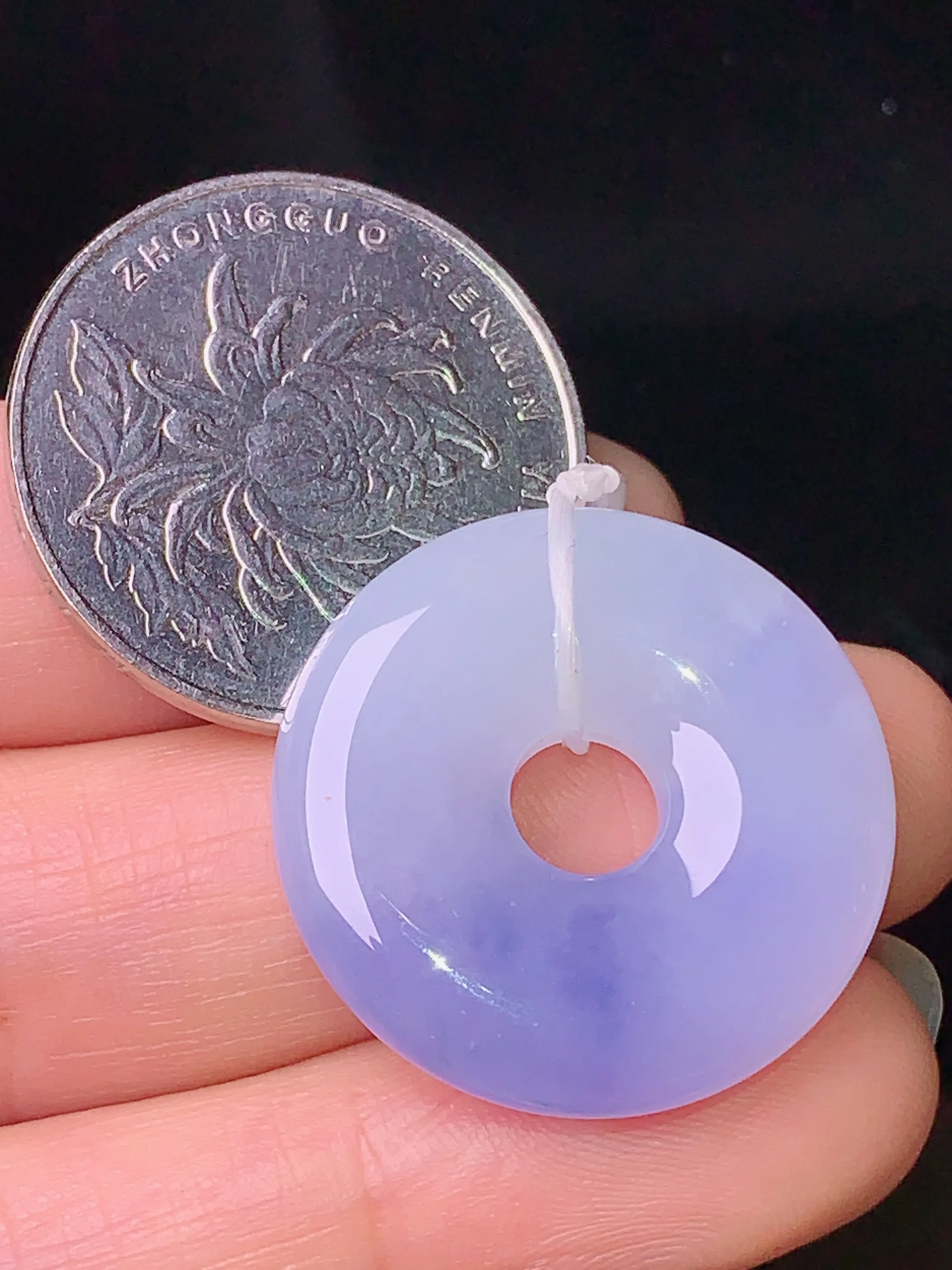 紫罗兰平安环吊坠 玉质细腻 色泽清新艳丽 整体尺寸25.2*5.7