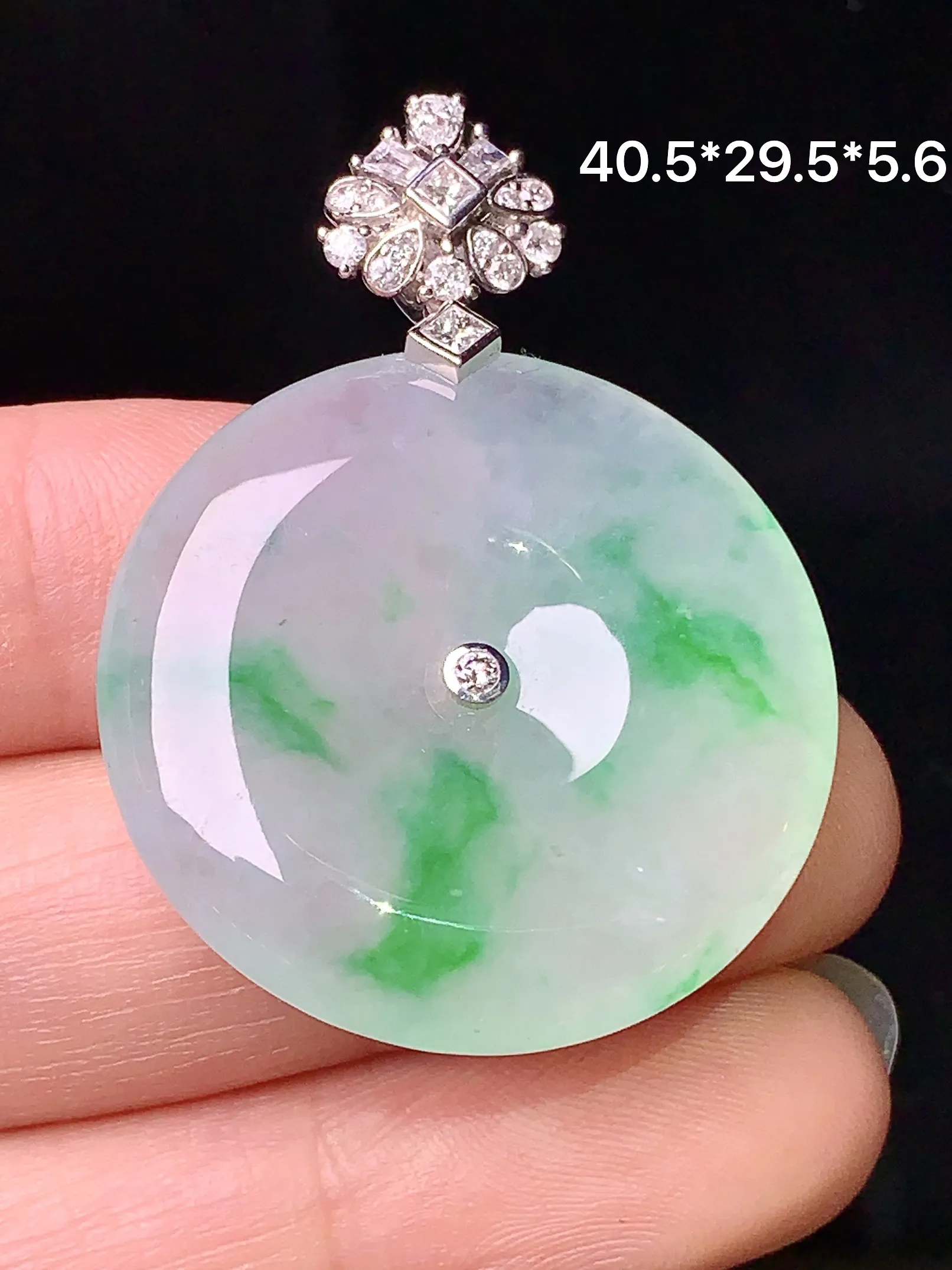 18k金钻镶嵌冰种飘绿平安扣吊坠 玉质细腻 色泽清新艳丽 整体尺寸40.5*29.5*5.6