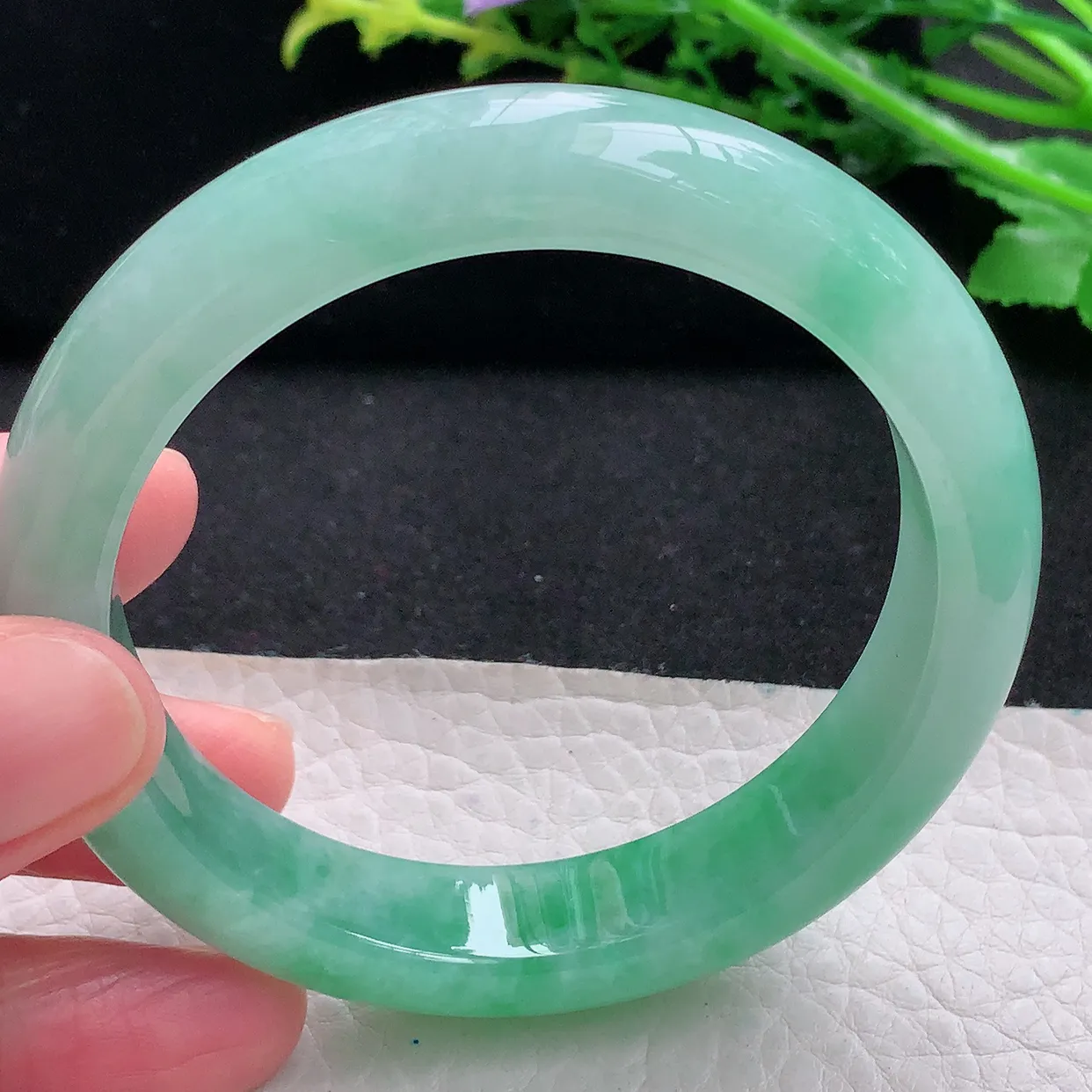 Nc自然光57.5*12.5*8.5平安镯 天然缅甸翡翠a 货冰润飘阳绿宽边玉镯子