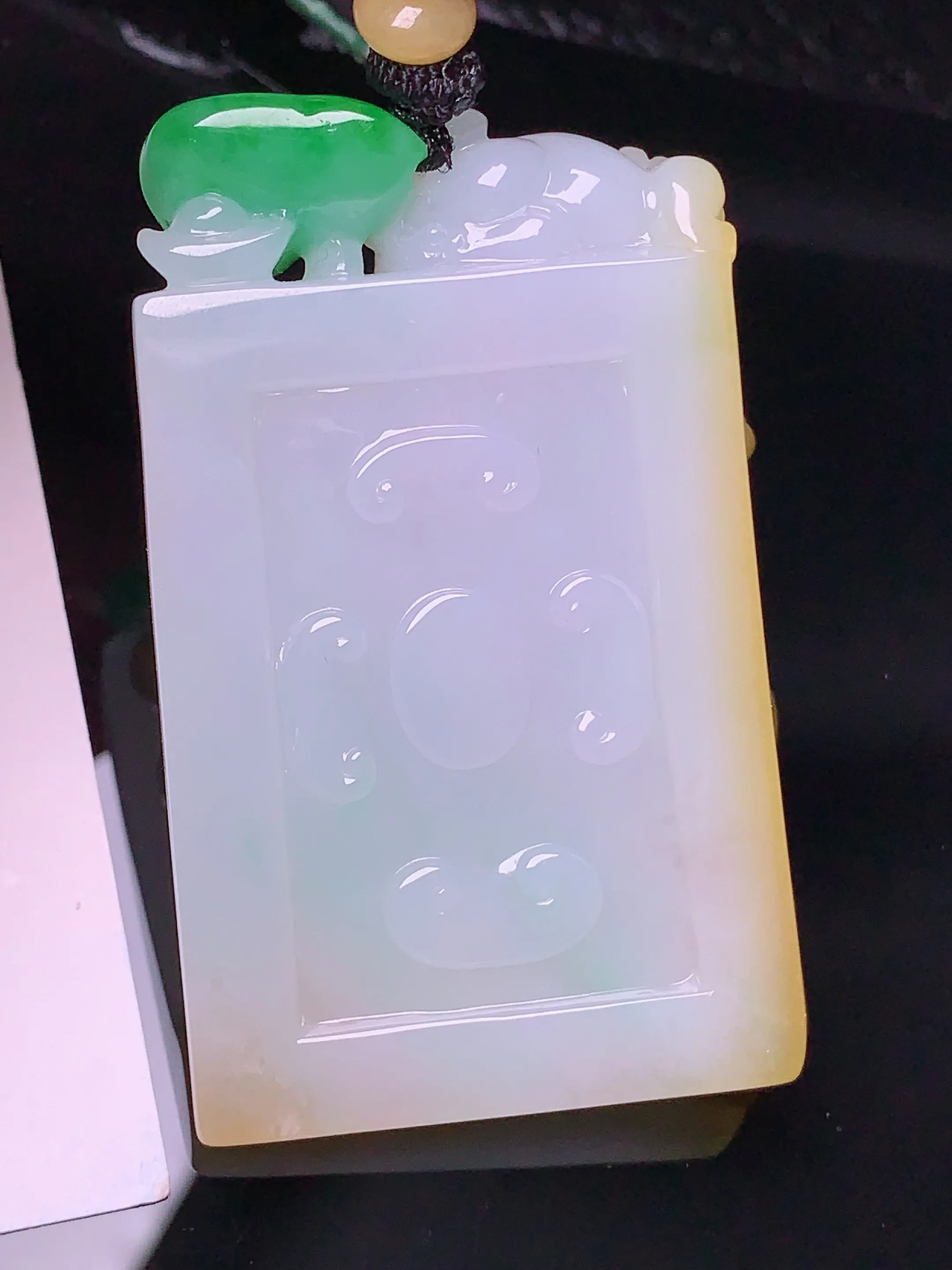 黄翡貔貅吊坠 玉质细腻 色泽清新艳丽 整体尺寸56*36*16.2