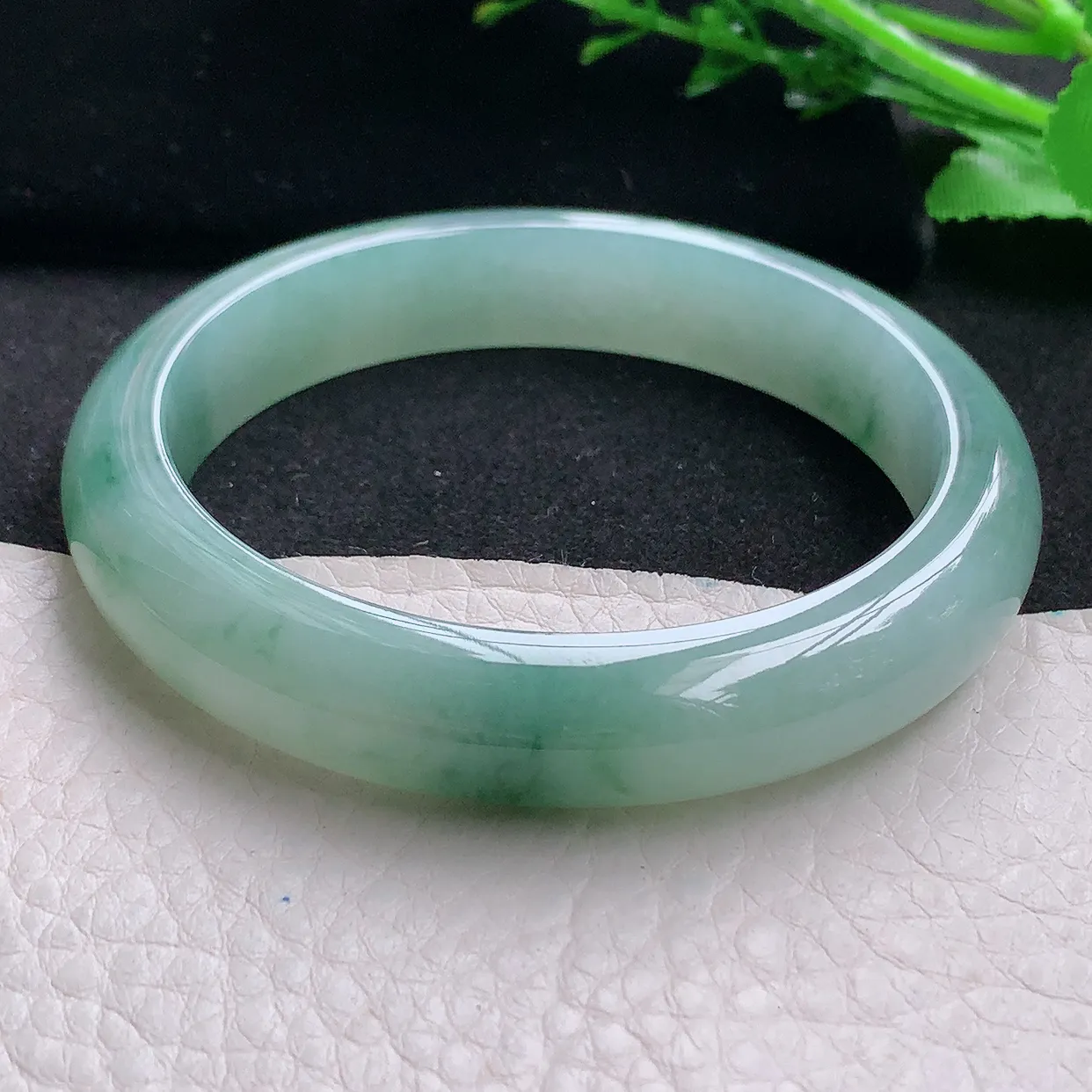 Nc自然光57.5*11.8*8平安镯 天然缅甸翡翠a 货冰飘花宽边玉镯子