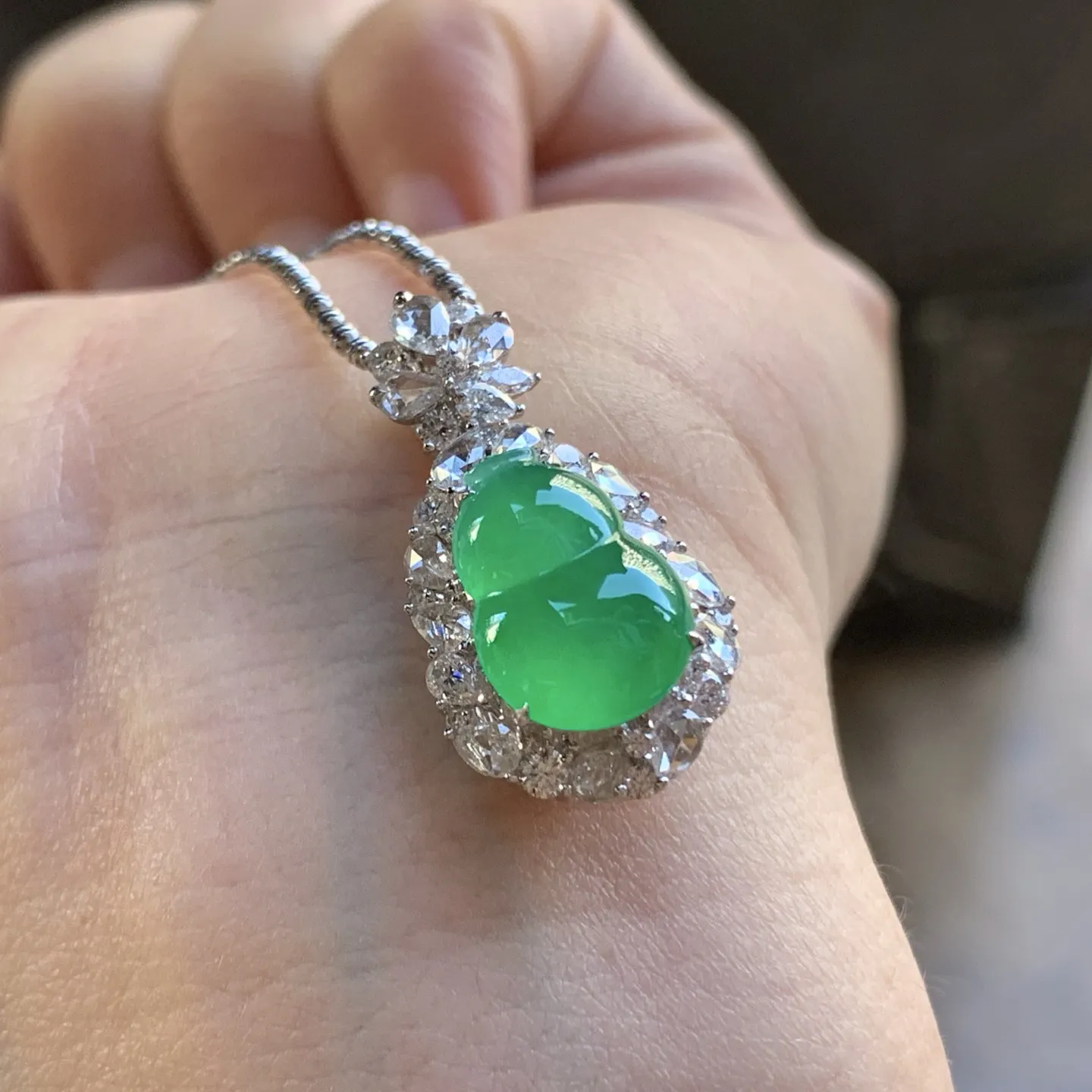 金钻镶嵌冰绿葫芦吊坠^_^种色冰透 色阳