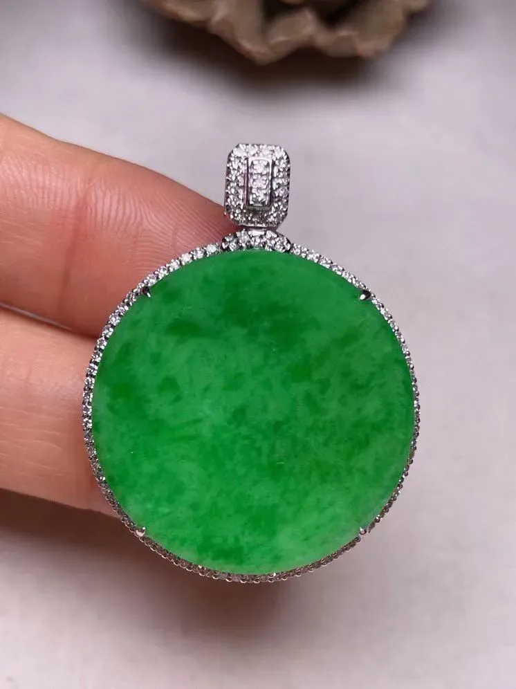 冰种阳绿平安扣吊坠、真金真钻镶嵌，种水好，玉质细腻 .裸石尺寸 25.0