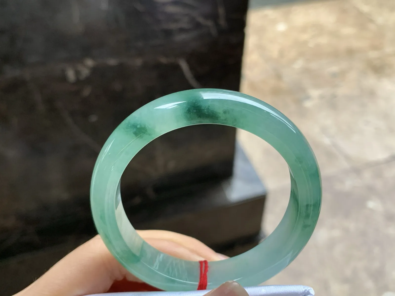 54-12.4–8.1

飘花手镯^_^玉质温润