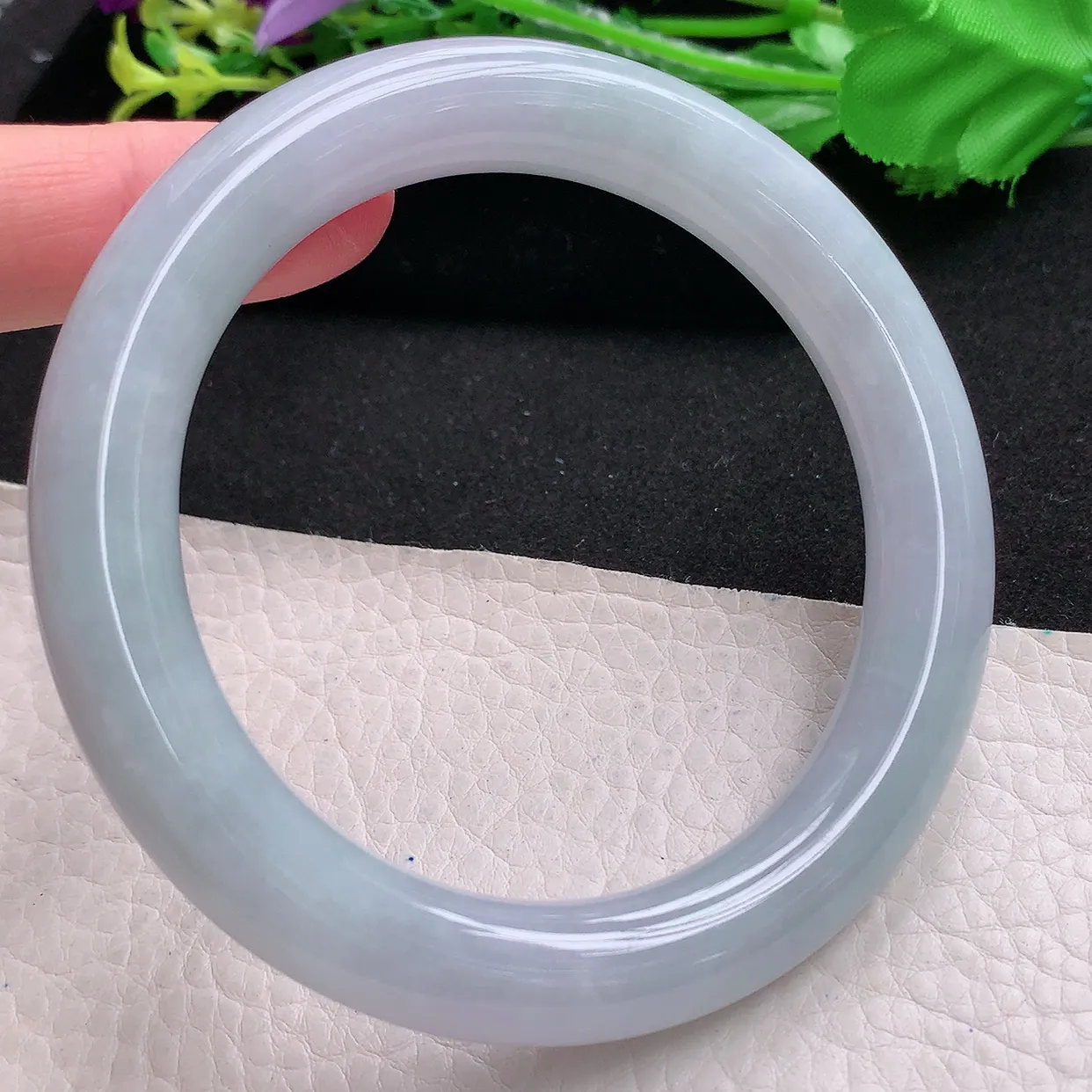 hh大圈口62*11.2*11.2美人镯 天然缅甸翡翠白月光大气圆条玉镯子