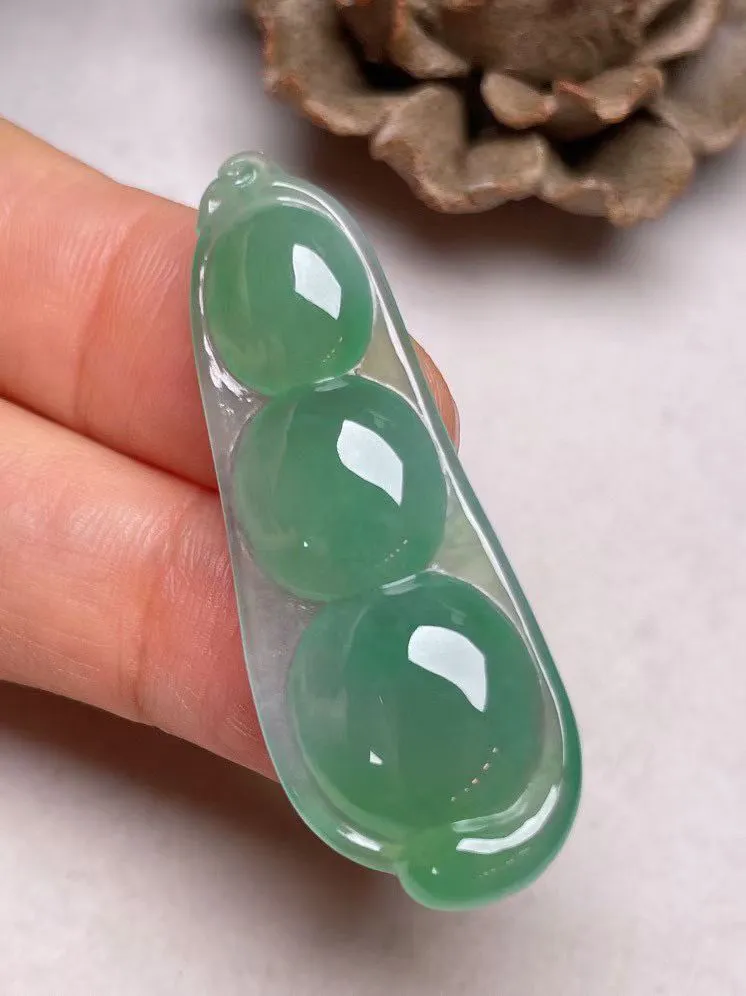 冰种满底色【福豆】吊坠，种水好，玉质细腻 ，卖相好.