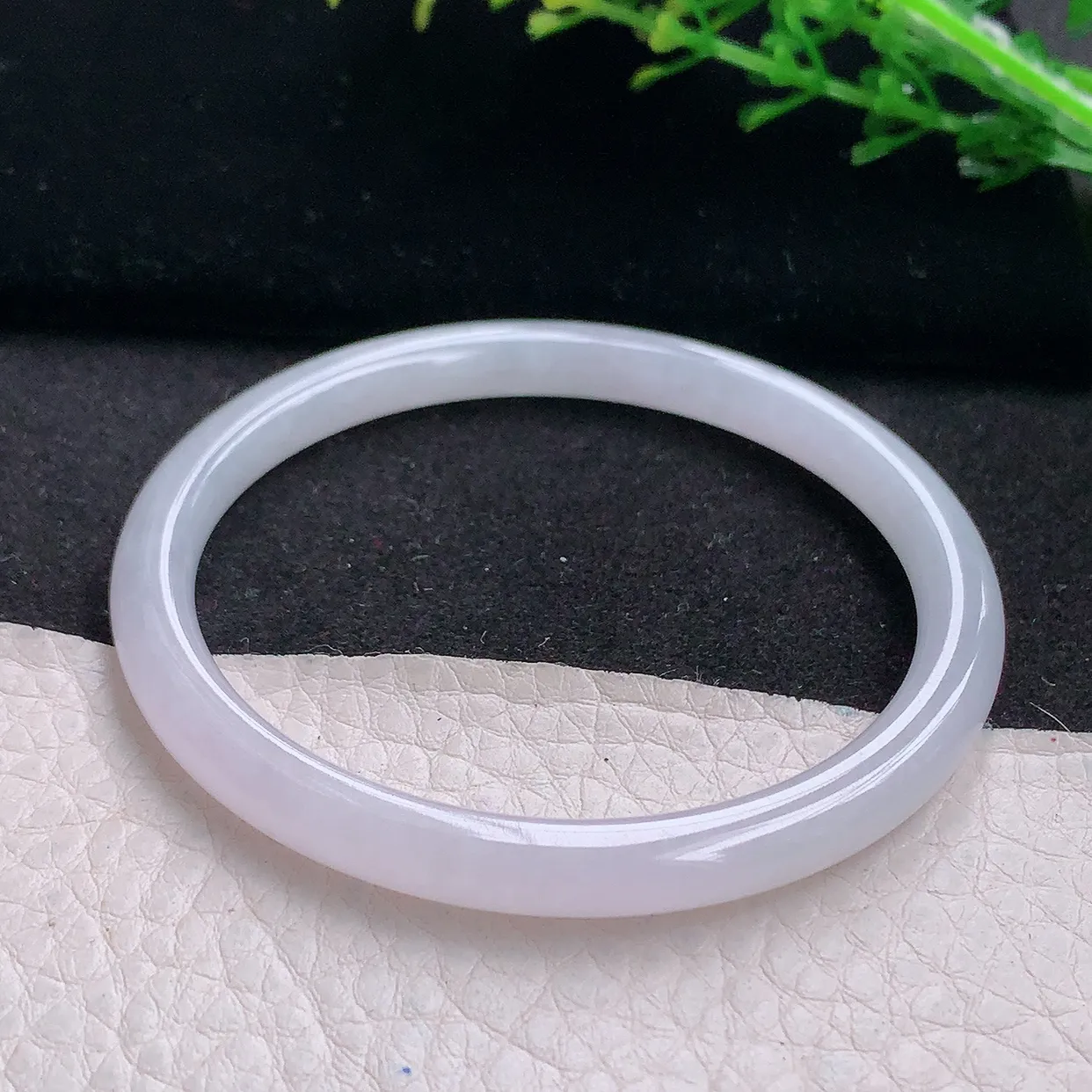 Nc自然光54*5.8*6.3叮当镯 天然缅甸翡翠a 货白月光圆条玉镯子