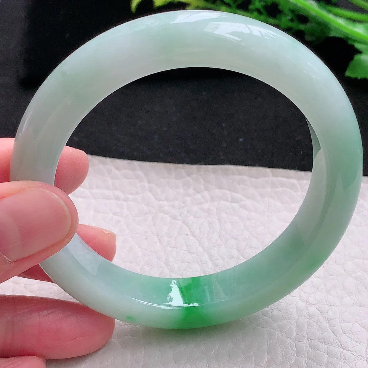 hy自然光58*12.6*9.3平安镯天然缅甸翡翠飘阳绿厚装正圈宽边玉镯子