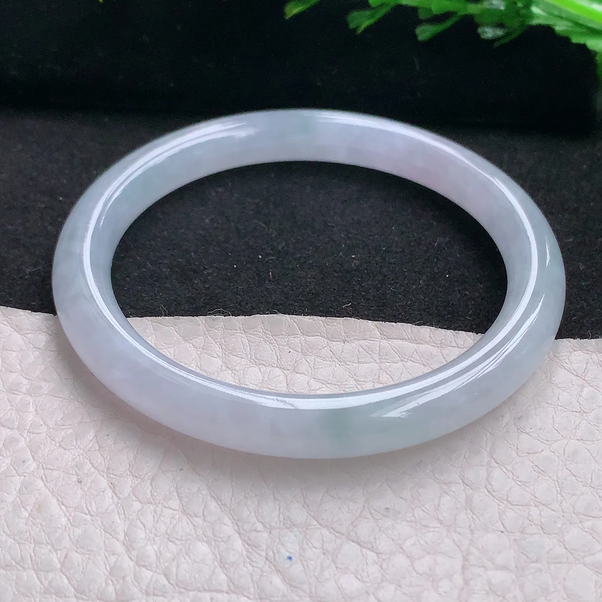 n小圈口51*7.2*7叮当镯 天然缅甸翡翠a 货白月光圆条玉镯子 玉手环