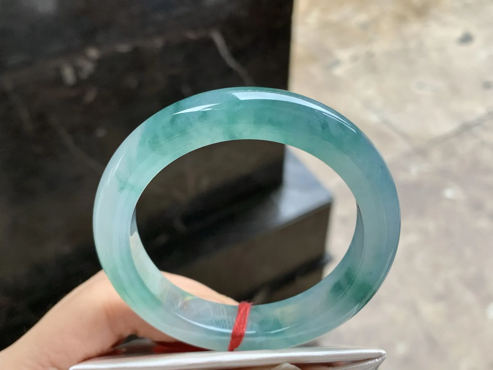 54-11.9-9.3

冰蓝花手镯^_^种水足