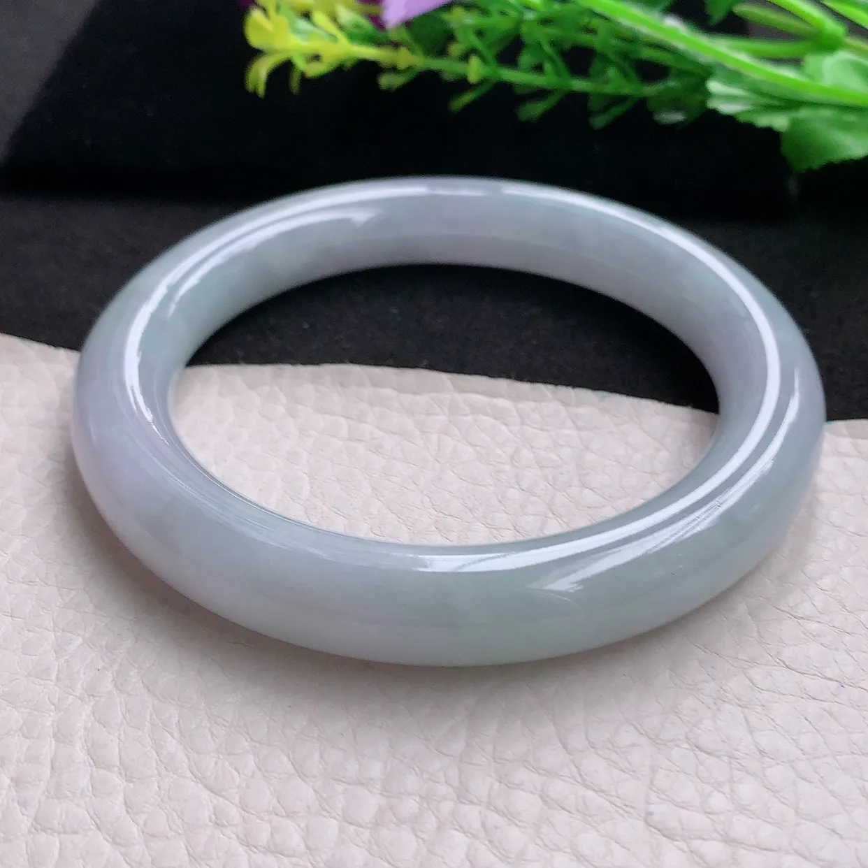 hh大圈口62*11.2*11.2美人镯 天然缅甸翡翠白月光大气圆条玉镯子