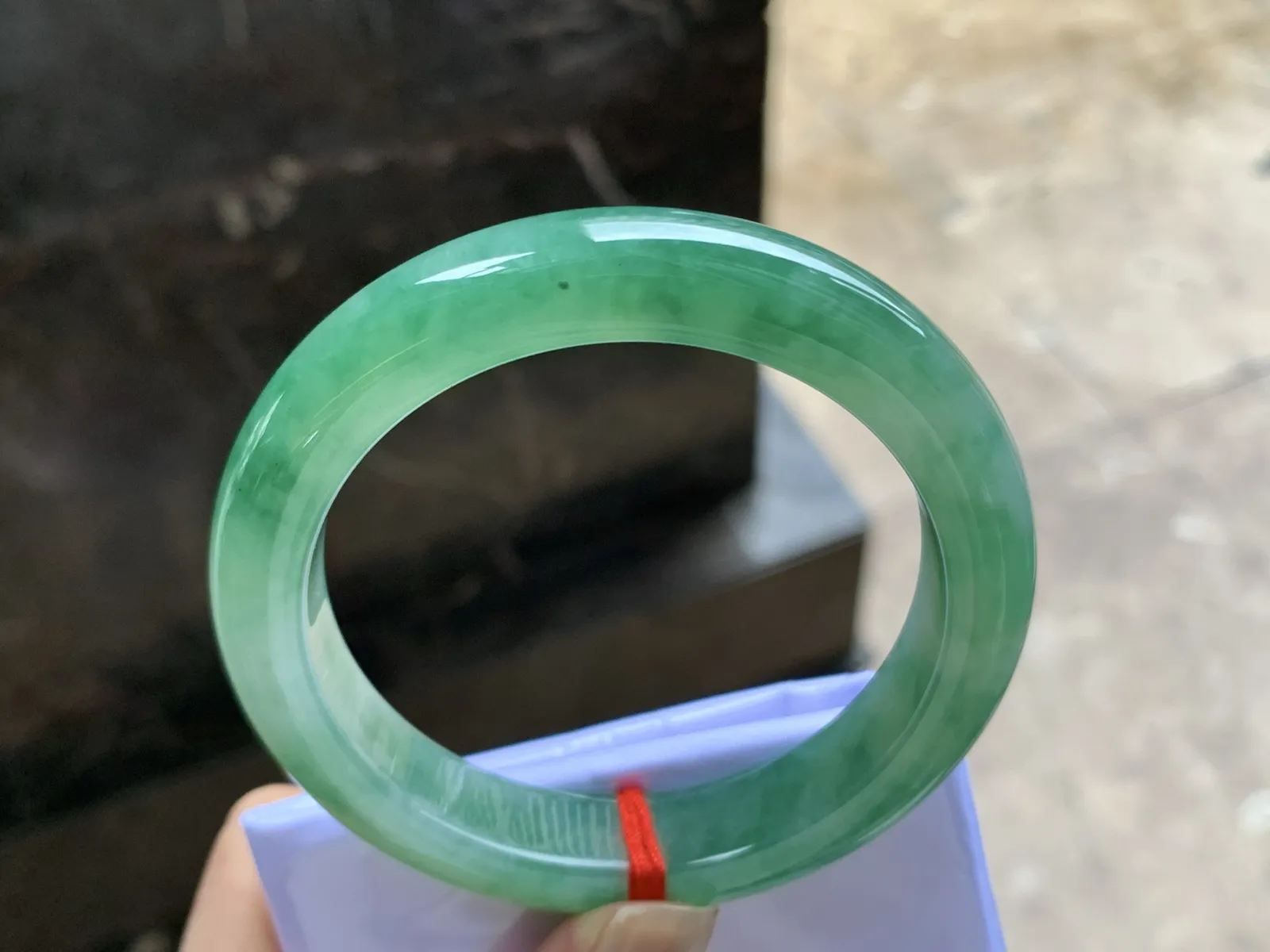 56.5-11.7-9.2

浓绿色手镯^_^鲜艳