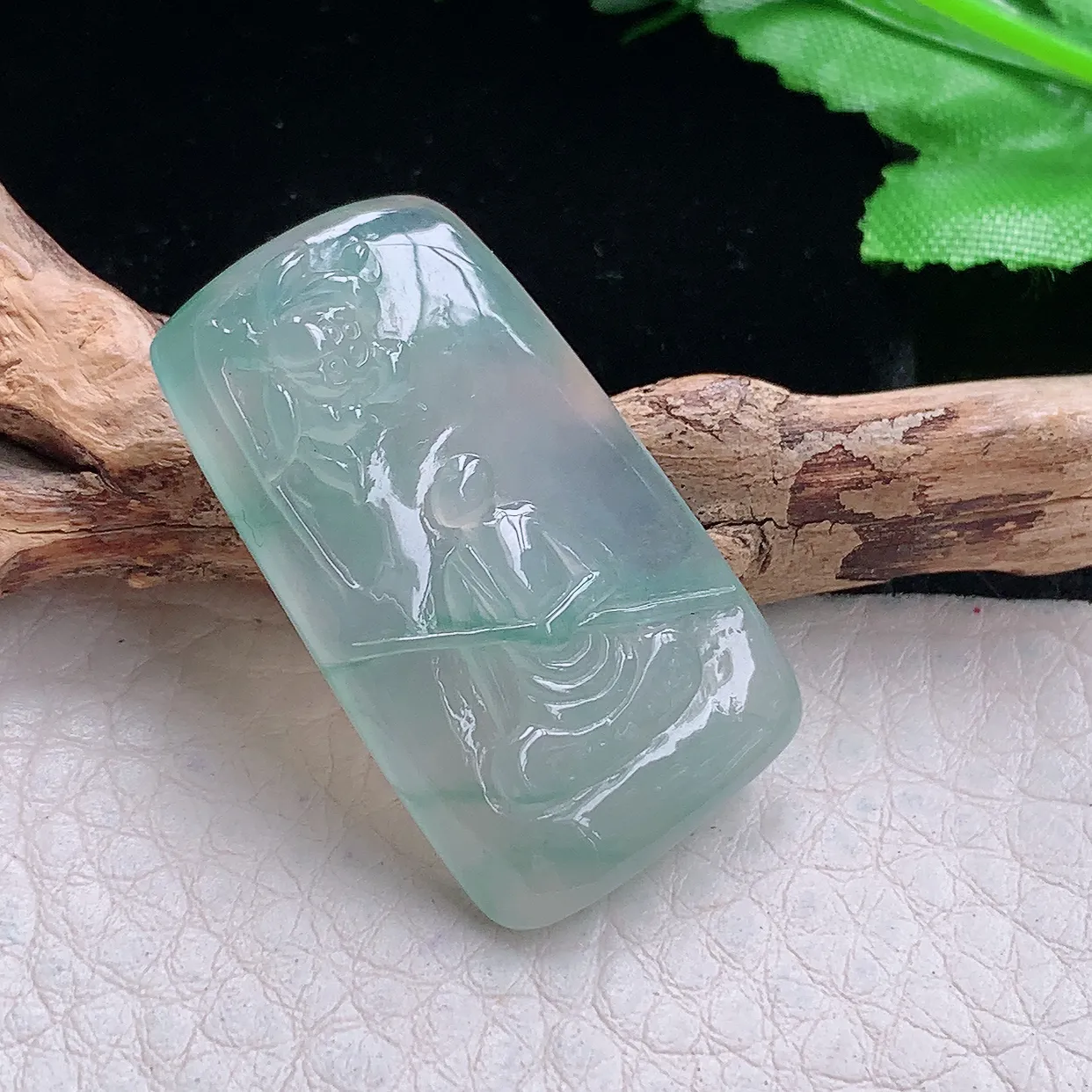 lz自然光33.8*19.5*6.8天然缅甸翡翠冰晴花开见佛玉吊坠 玉挂件