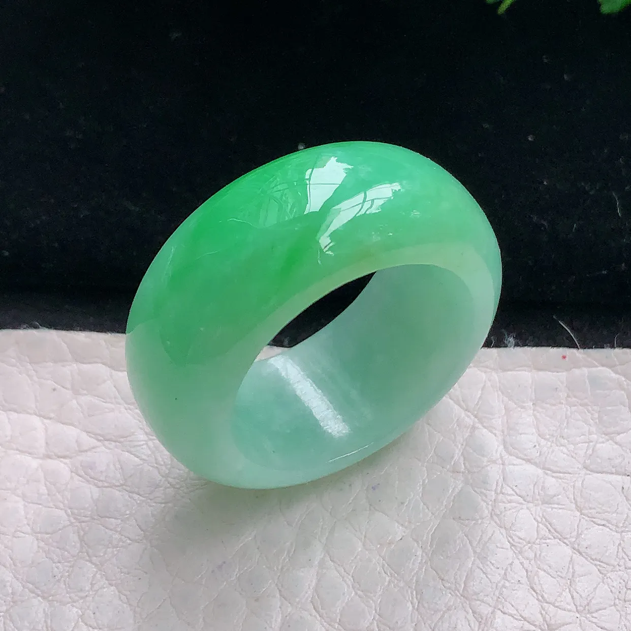 zzx自然光22.8*12*5轮胎指环 天然缅甸翡翠a 货22.8mm内径半山水招财扳指