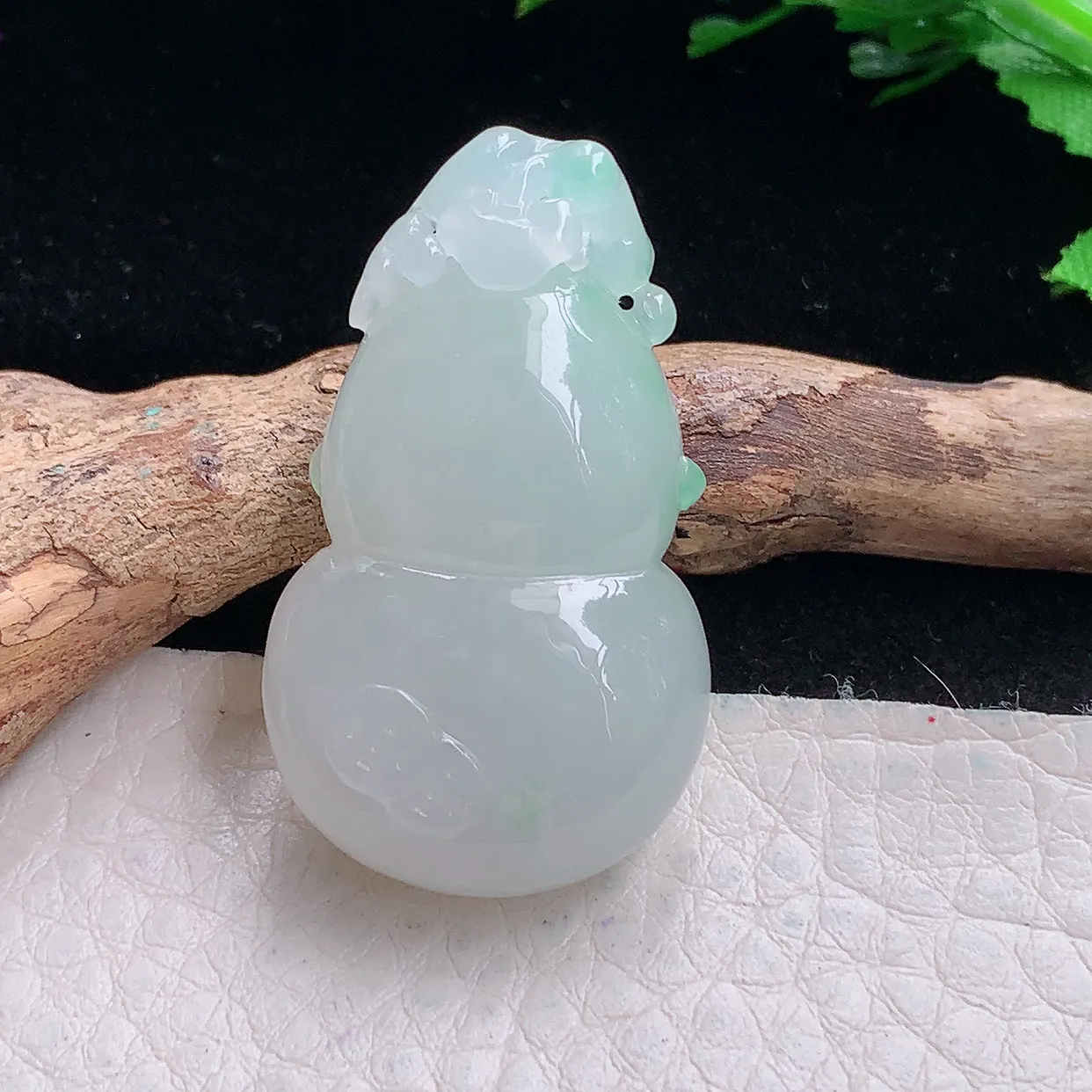 lz自然光37*21.8*10.7天然缅甸翡翠冰飘绿饱满葫芦玉吊坠 玉挂件