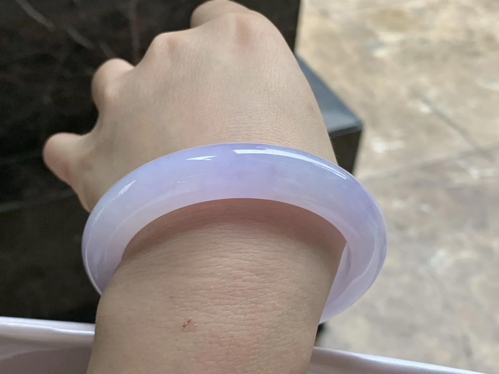 55.5-11.5-9.8

紫罗兰手镯^_^玉质温润