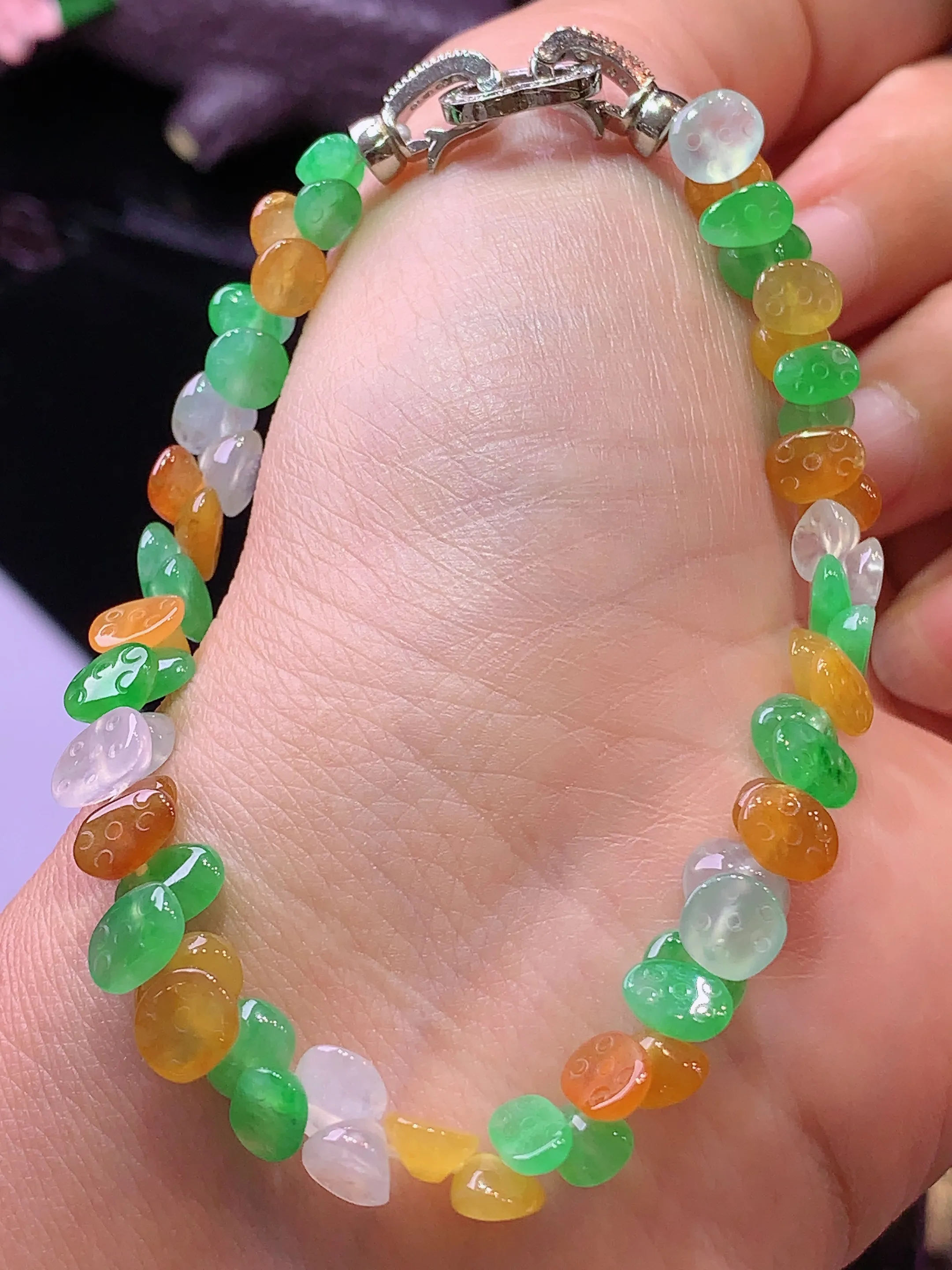 多彩蛋面手链 玉质细腻 色泽清新艳丽 整体尺寸7*5*2.5