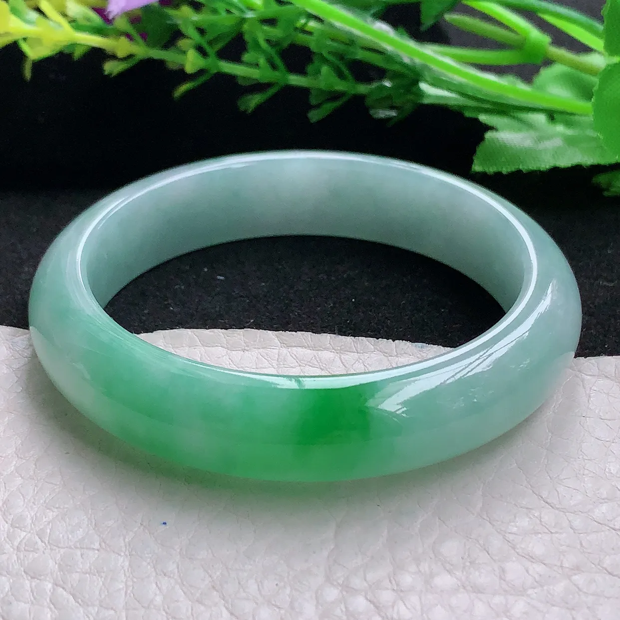 yh自然光53*12.3*7.5平安镯 天然缅甸翡翠飘绿水润飘阳绿宽边玉镯子