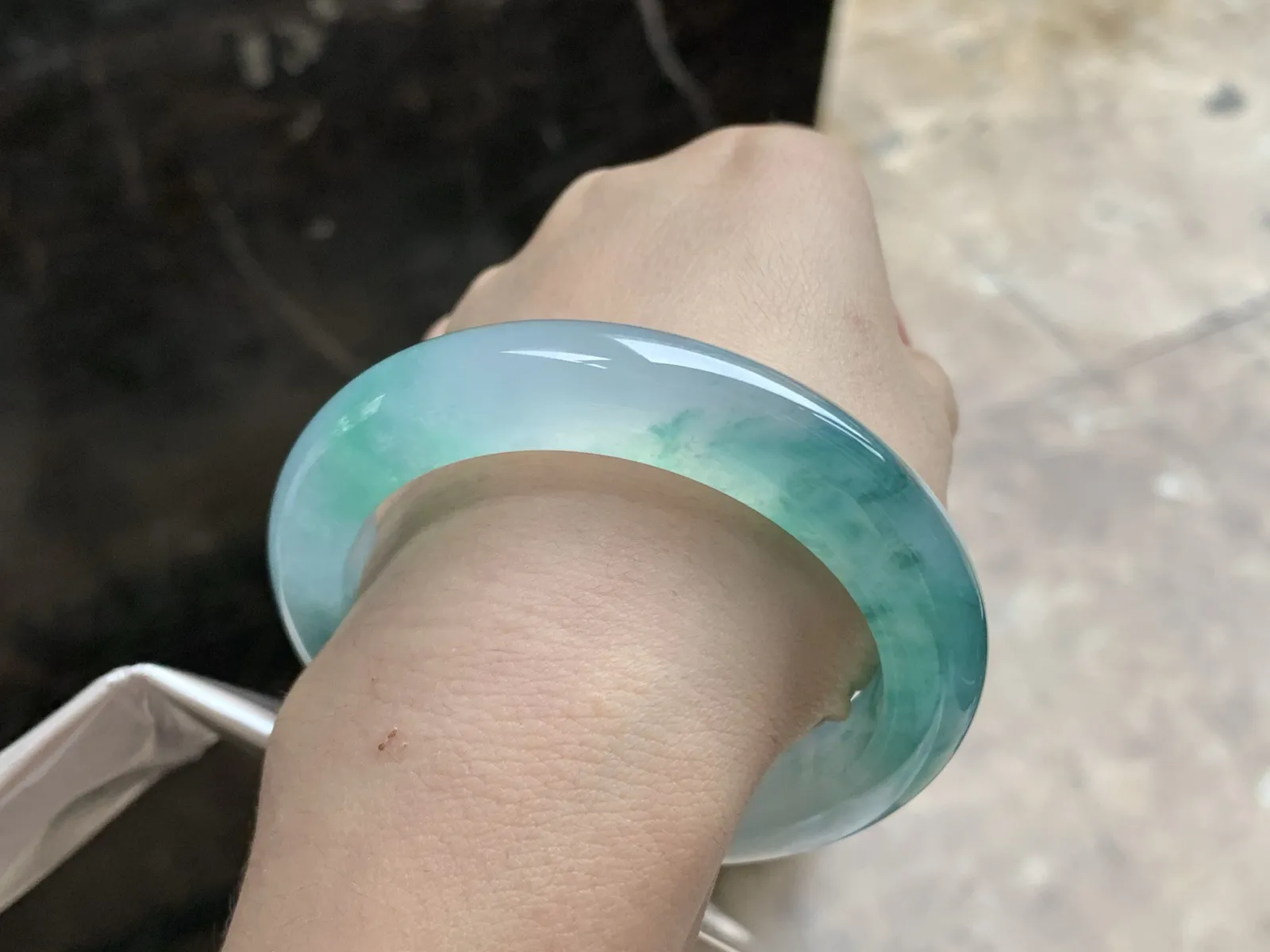 54-11.9-9.3

冰蓝花手镯^_^种水足