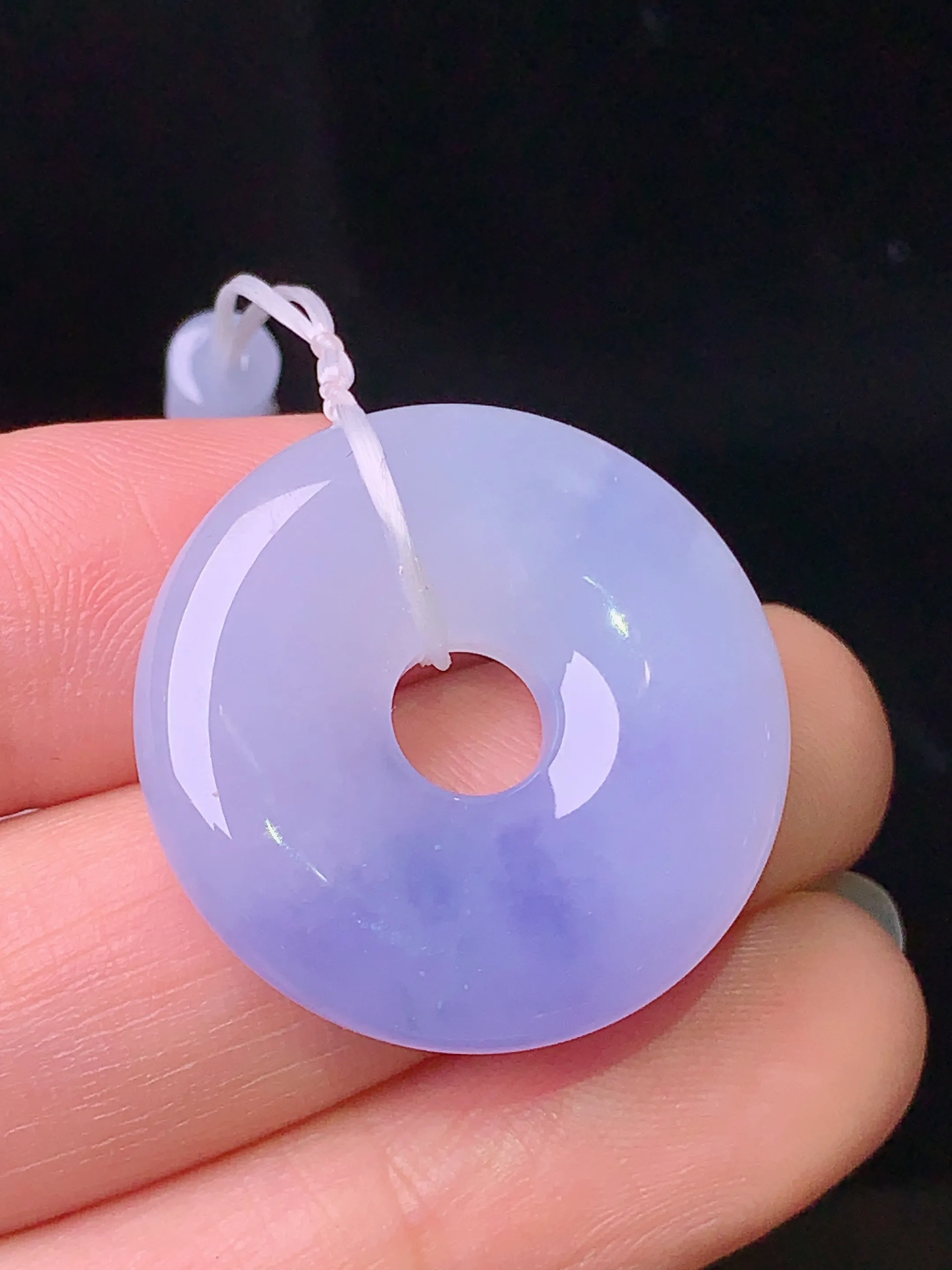 紫罗兰平安环吊坠 玉质细腻 色泽清新艳丽 整体尺寸25.2*5.7