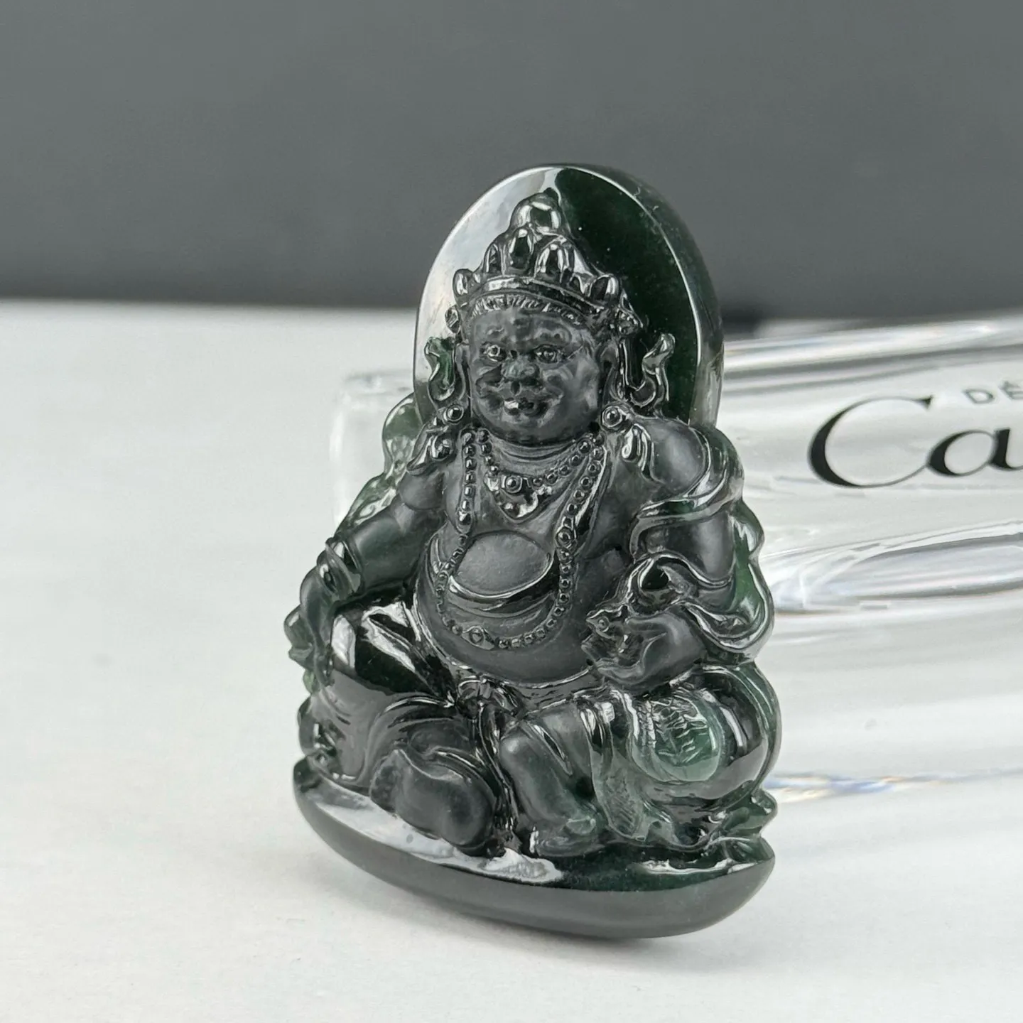 精品墨翠黄财神 种好色正 黑度极好 打灯通透 油性十足 尺寸48.2