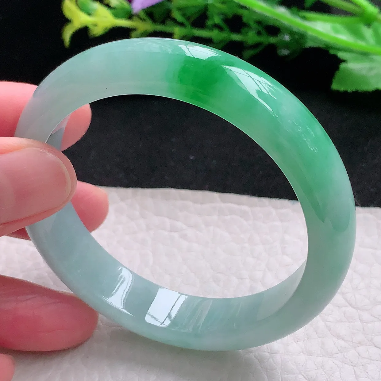 yh自然光53*12.3*7.5平安镯 天然缅甸翡翠飘绿水润飘阳绿宽边玉镯子