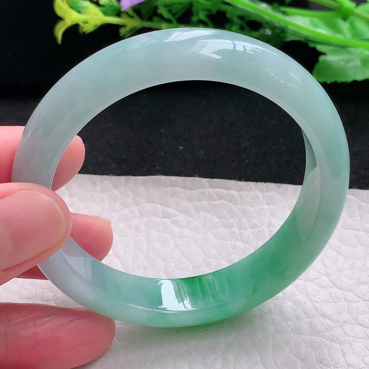 yh自然光53*12.3*7.5平安镯 天然缅甸翡翠飘绿水润飘阳绿宽边玉镯子