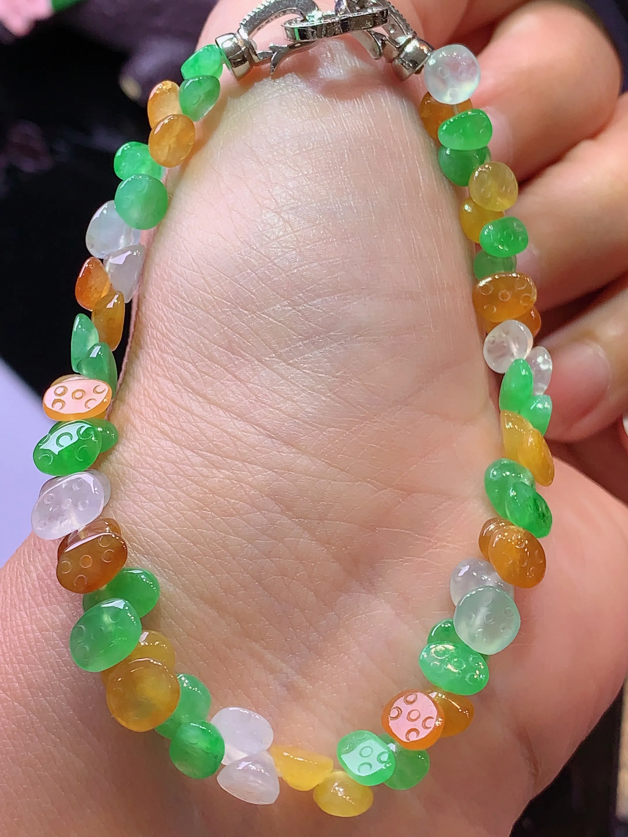 多彩蛋面手链 玉质细腻 色泽清新艳丽 整体尺寸7*5*2.5