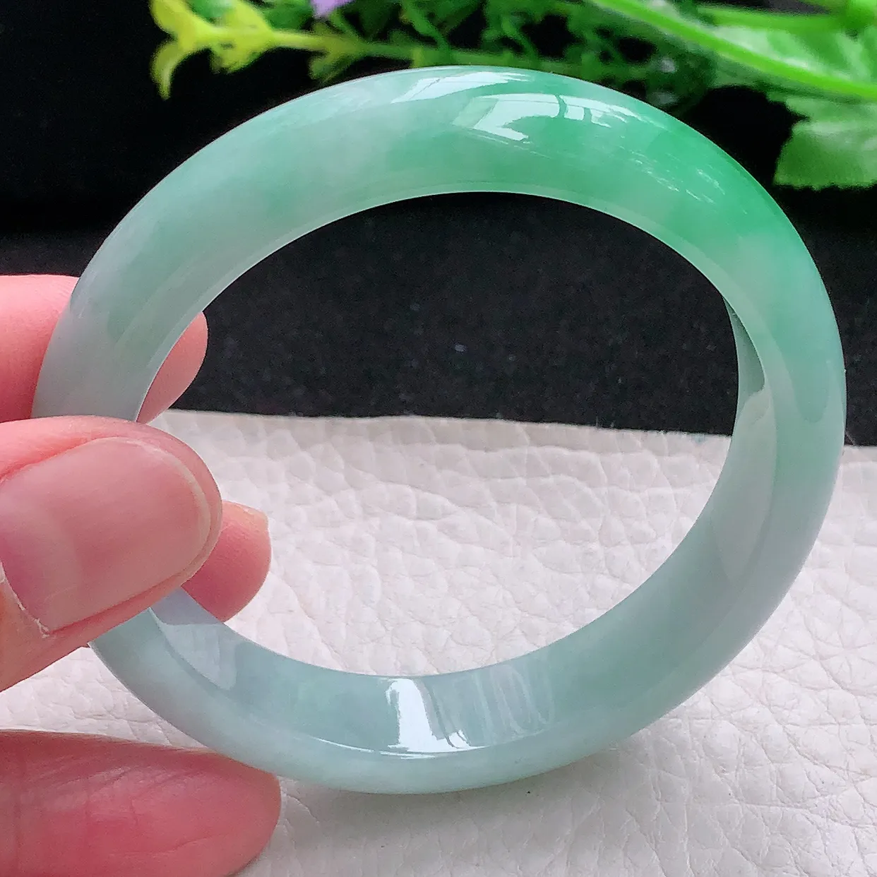 yh自然光53*12.3*7.5平安镯 天然缅甸翡翠飘绿水润飘阳绿宽边玉镯子