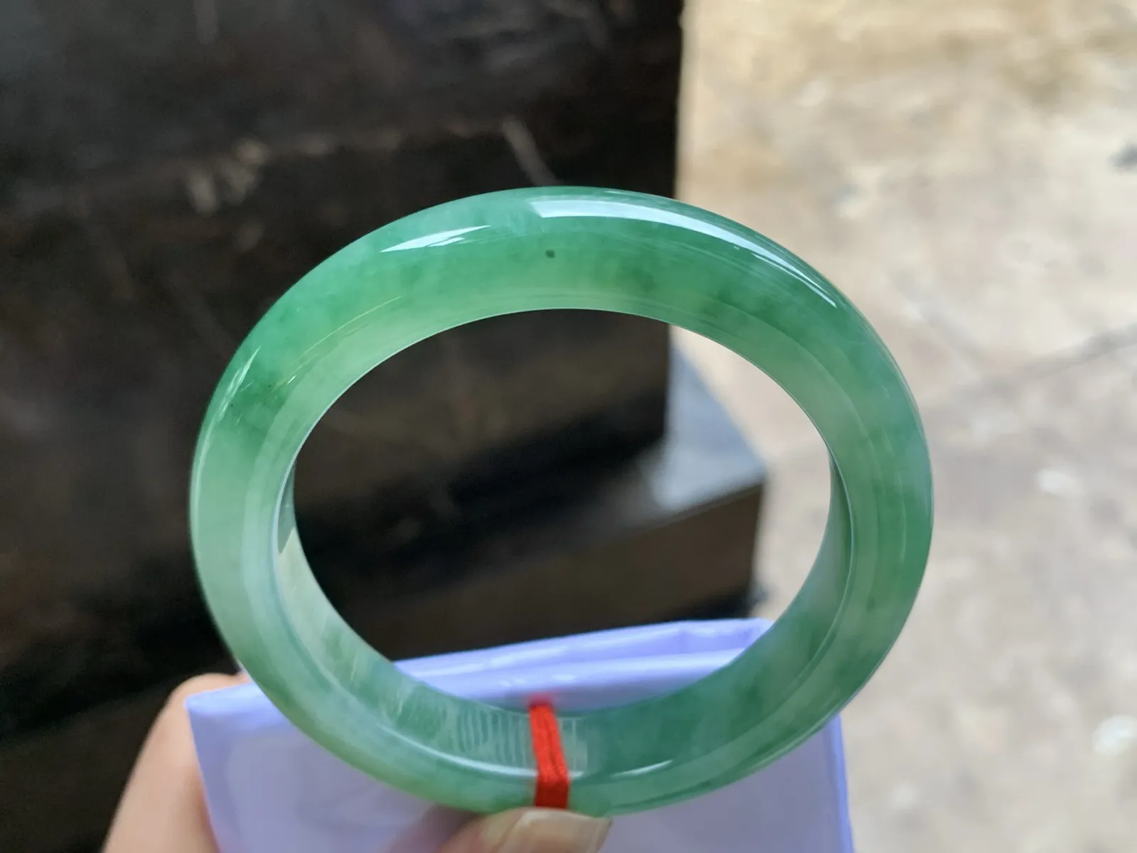 56.5-11.7-9.2

浓绿色手镯^_^鲜艳